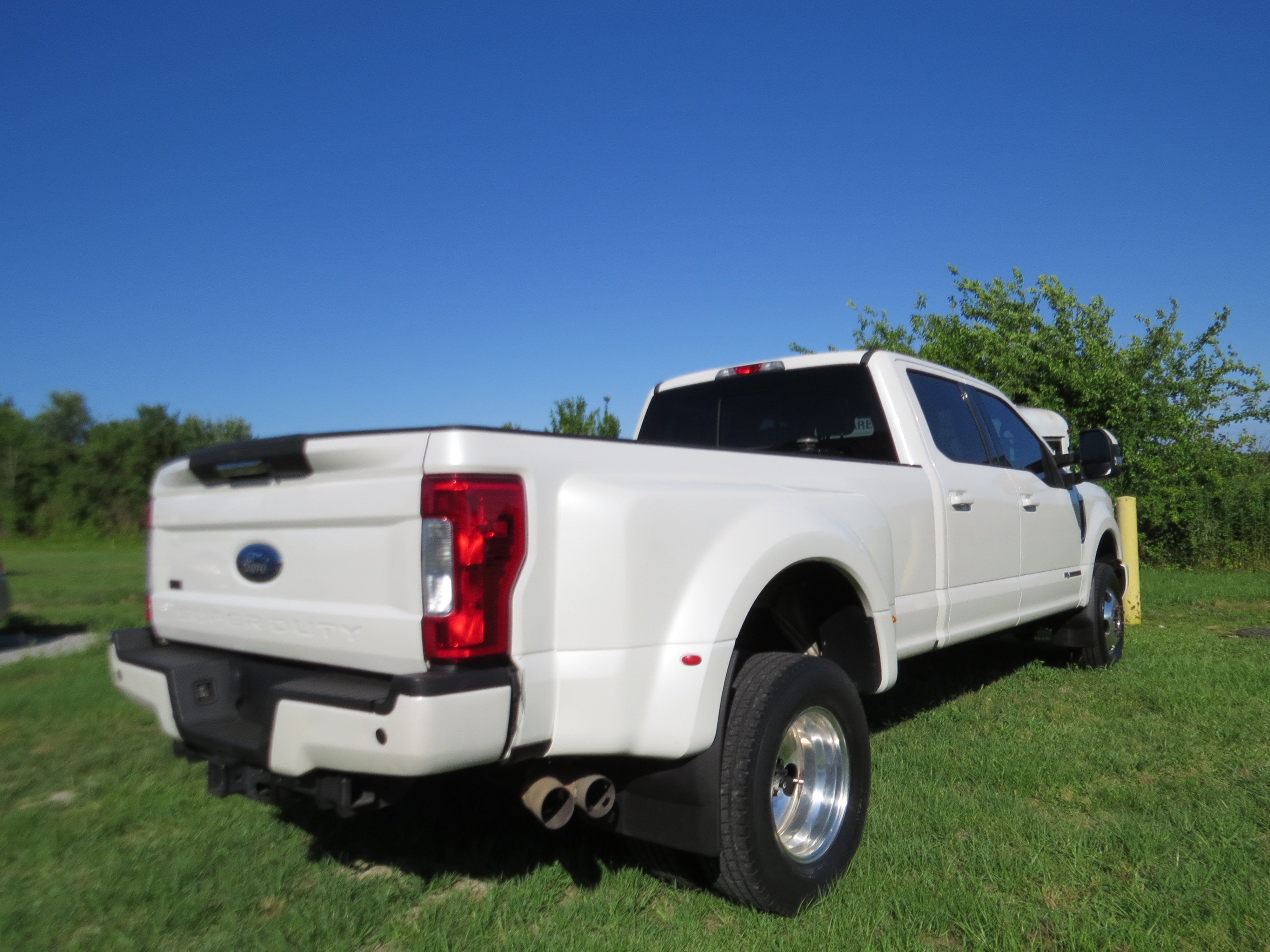2017 Ford Super Duty F-350 DRW Lariat