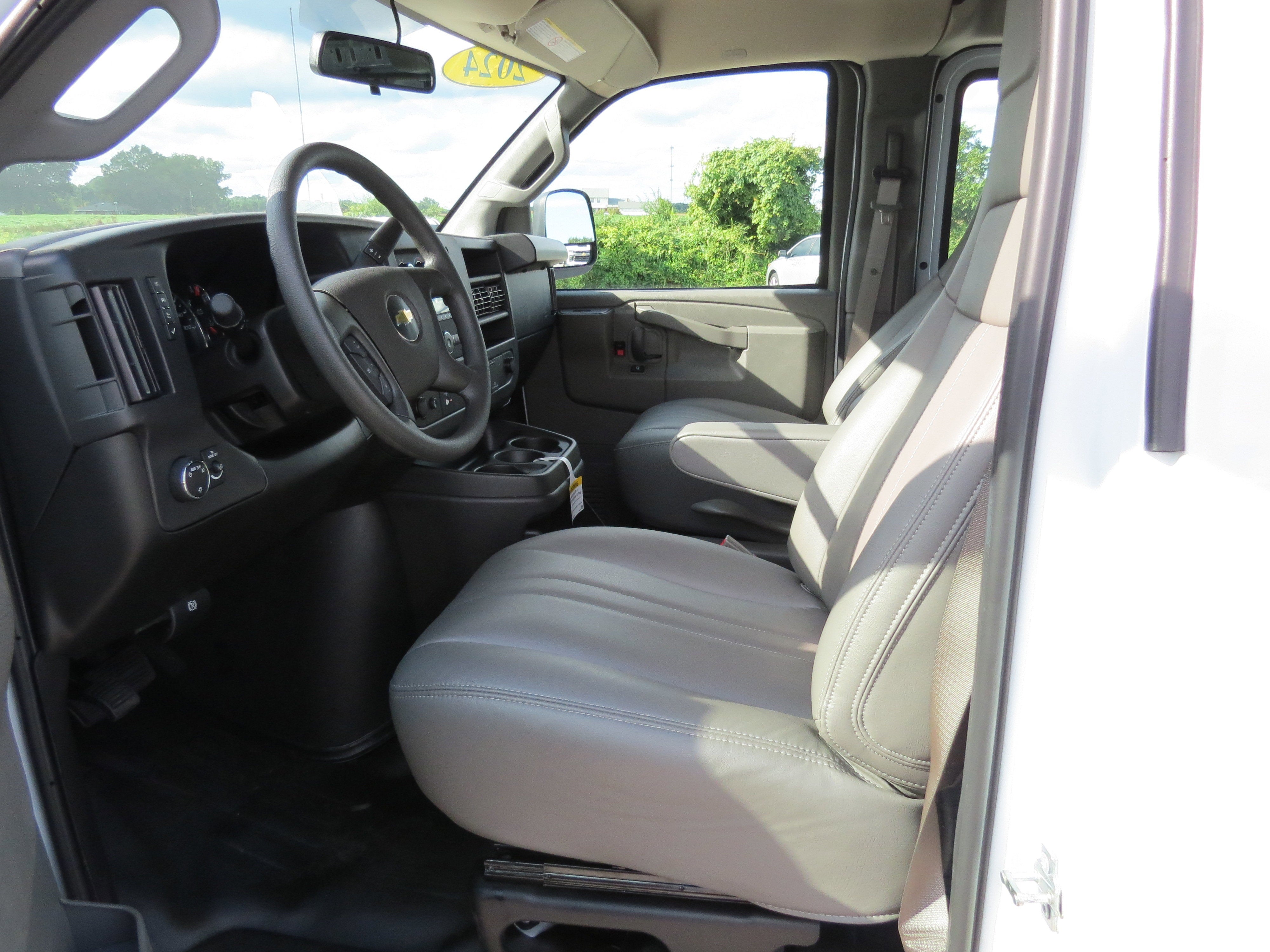 2024 Chevrolet Express Cargo 2500 WT