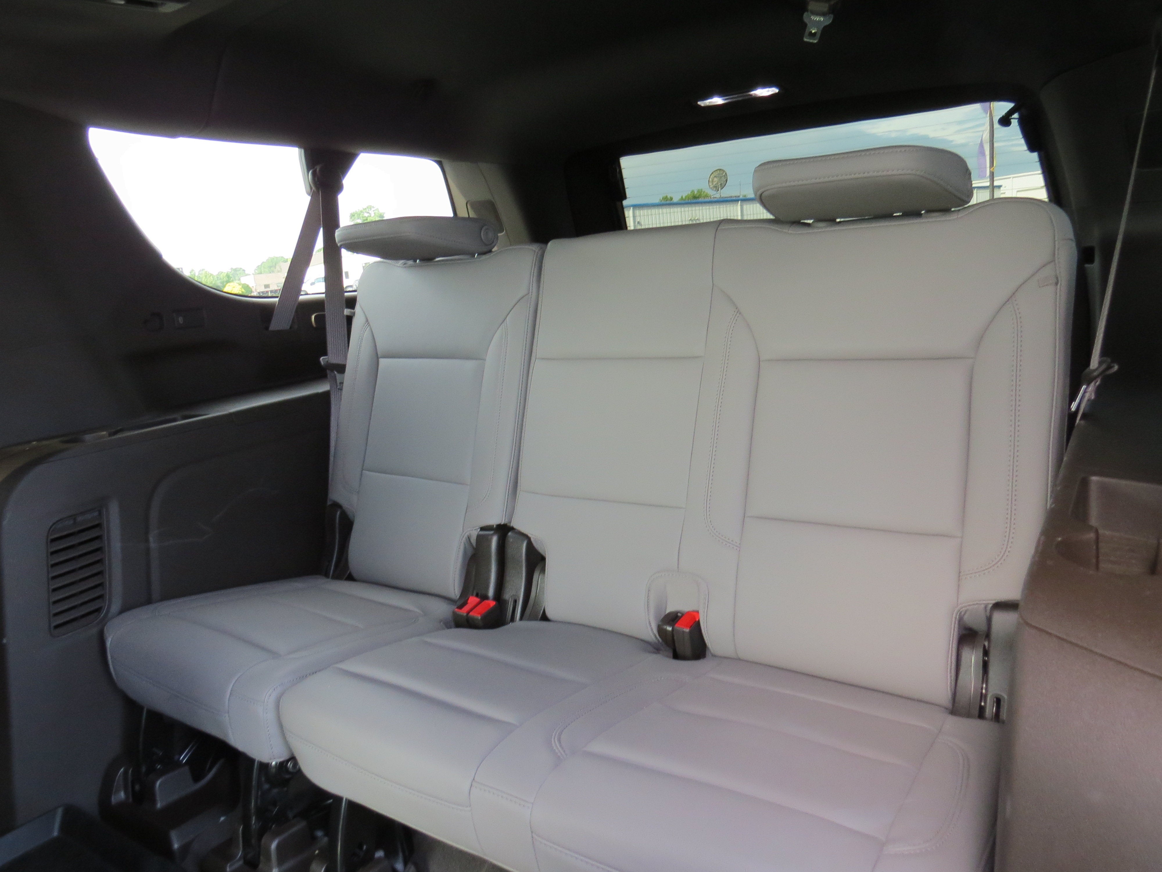 2025 Chevrolet Suburban LT