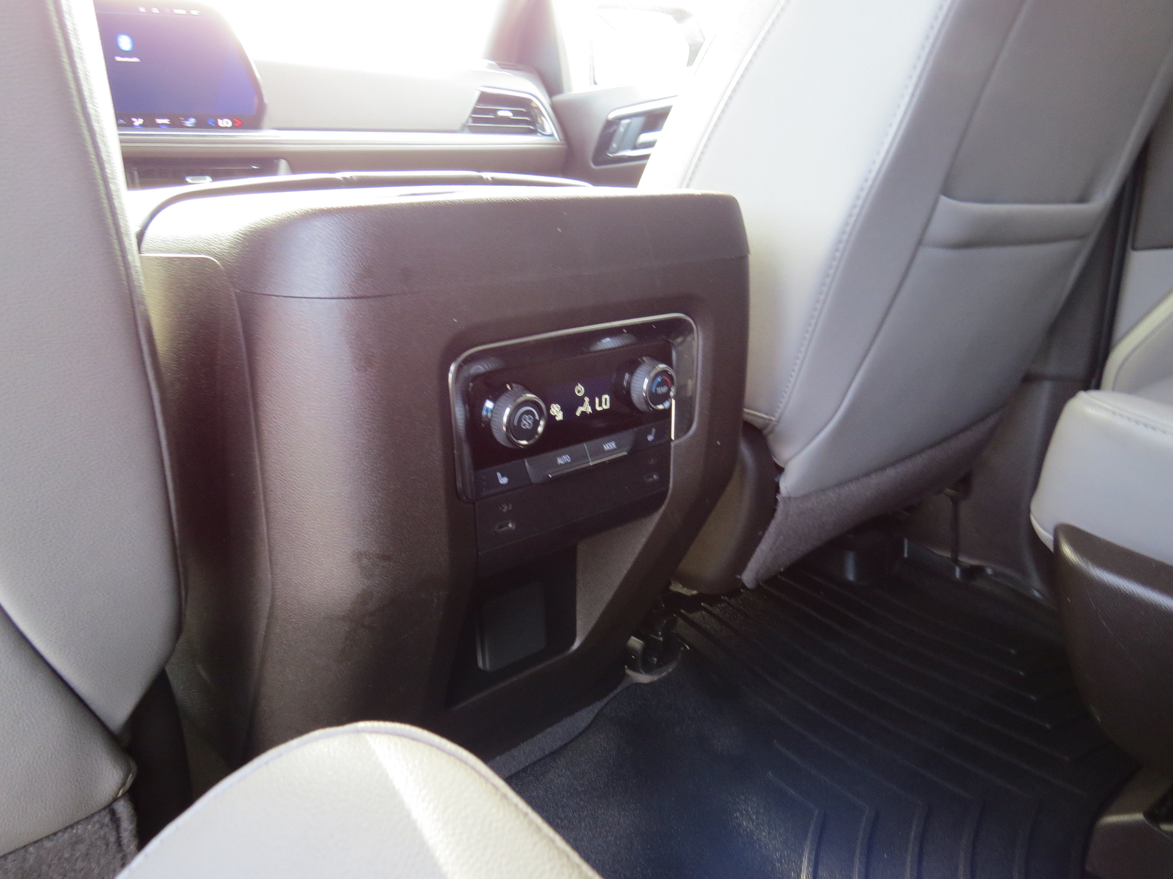 2025 Chevrolet Suburban LT