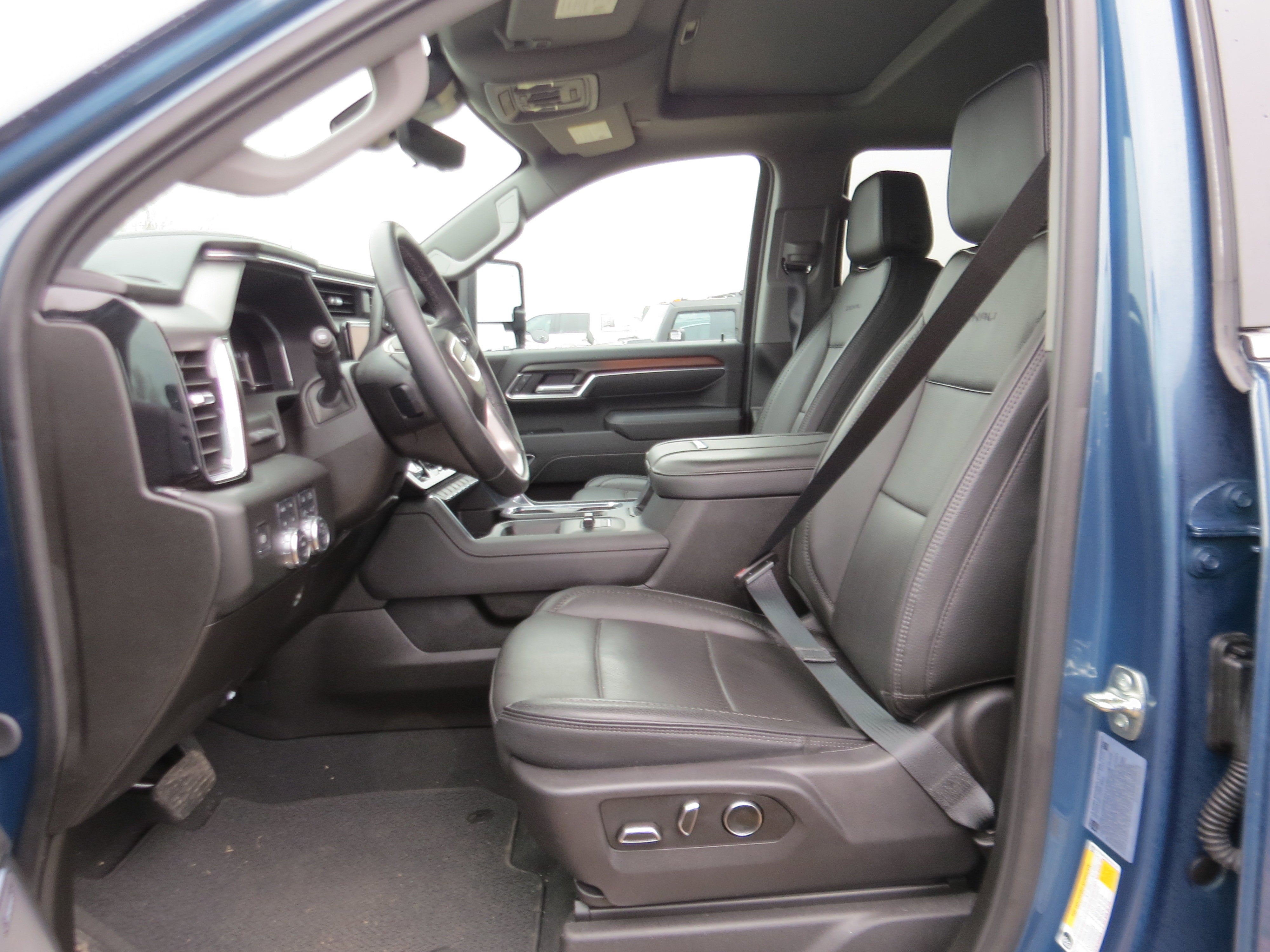 2025 GMC Sierra 2500 HD Denali