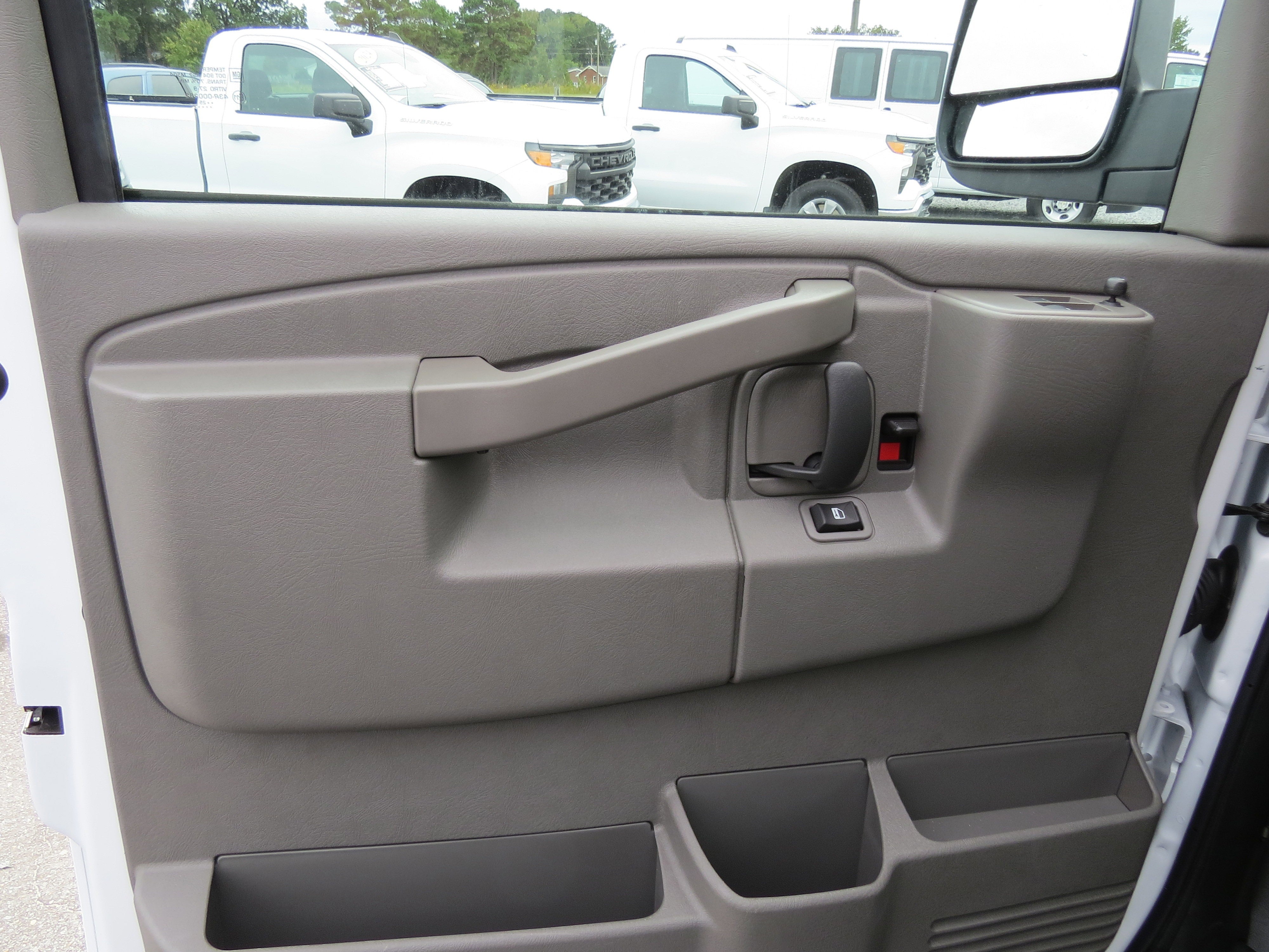 2025 GMC Savana Cargo 3500 Work Van