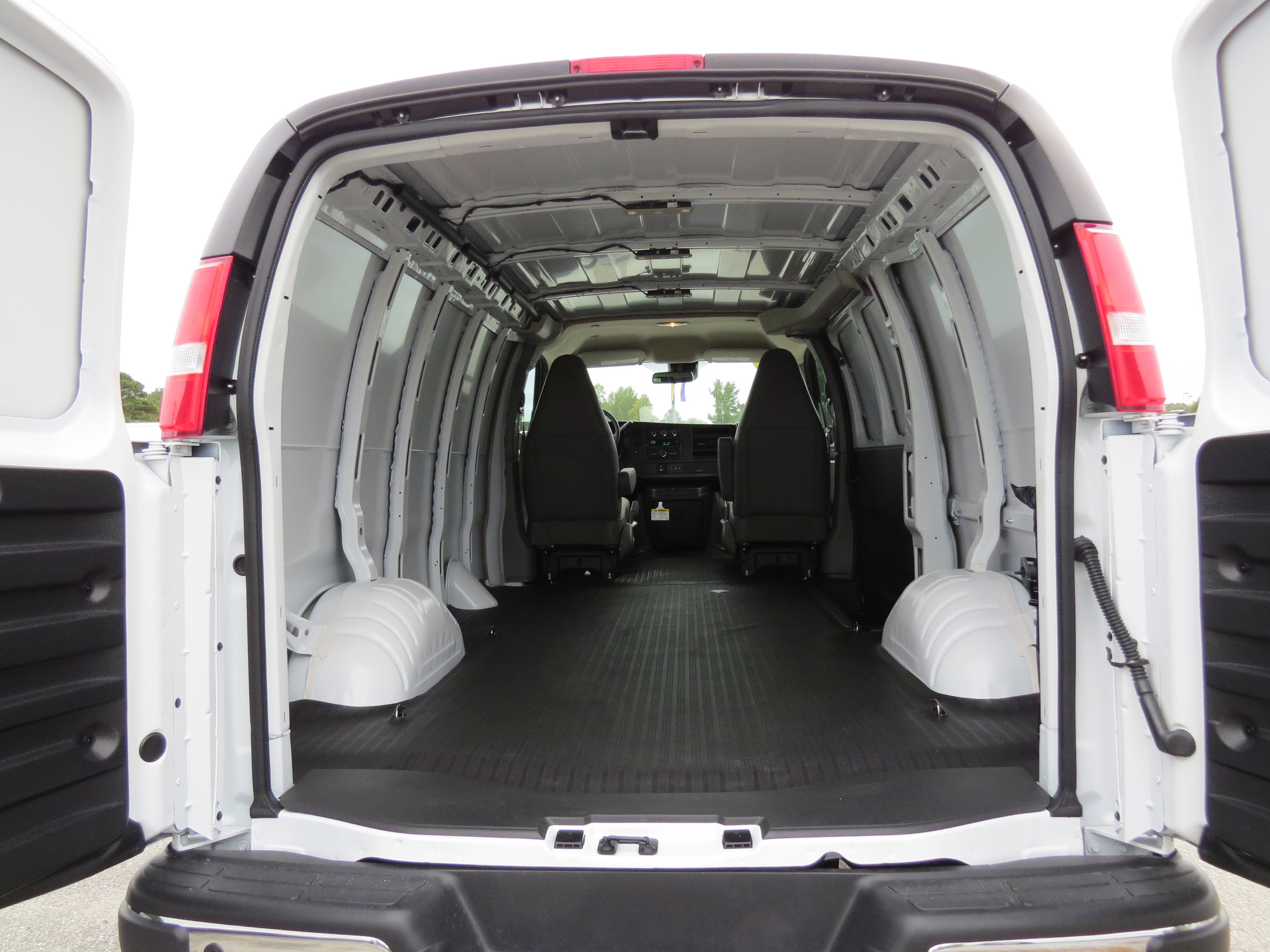 2025 GMC Savana Cargo 3500 Work Van