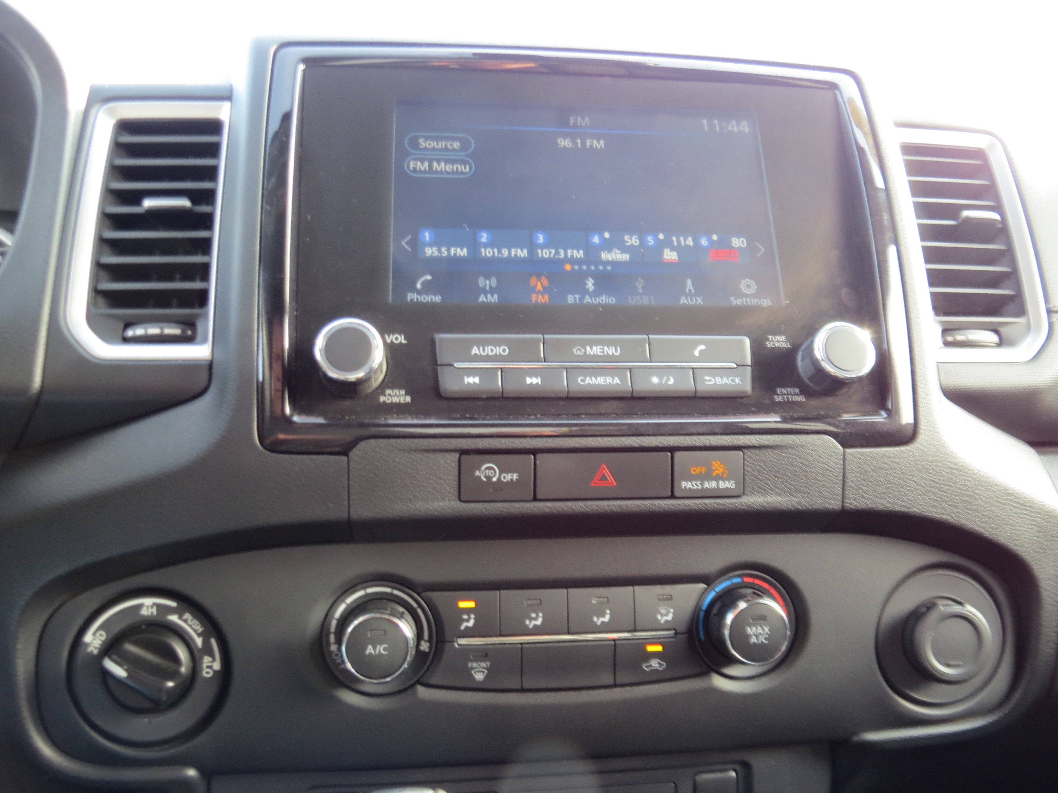 2023 Nissan Frontier SV