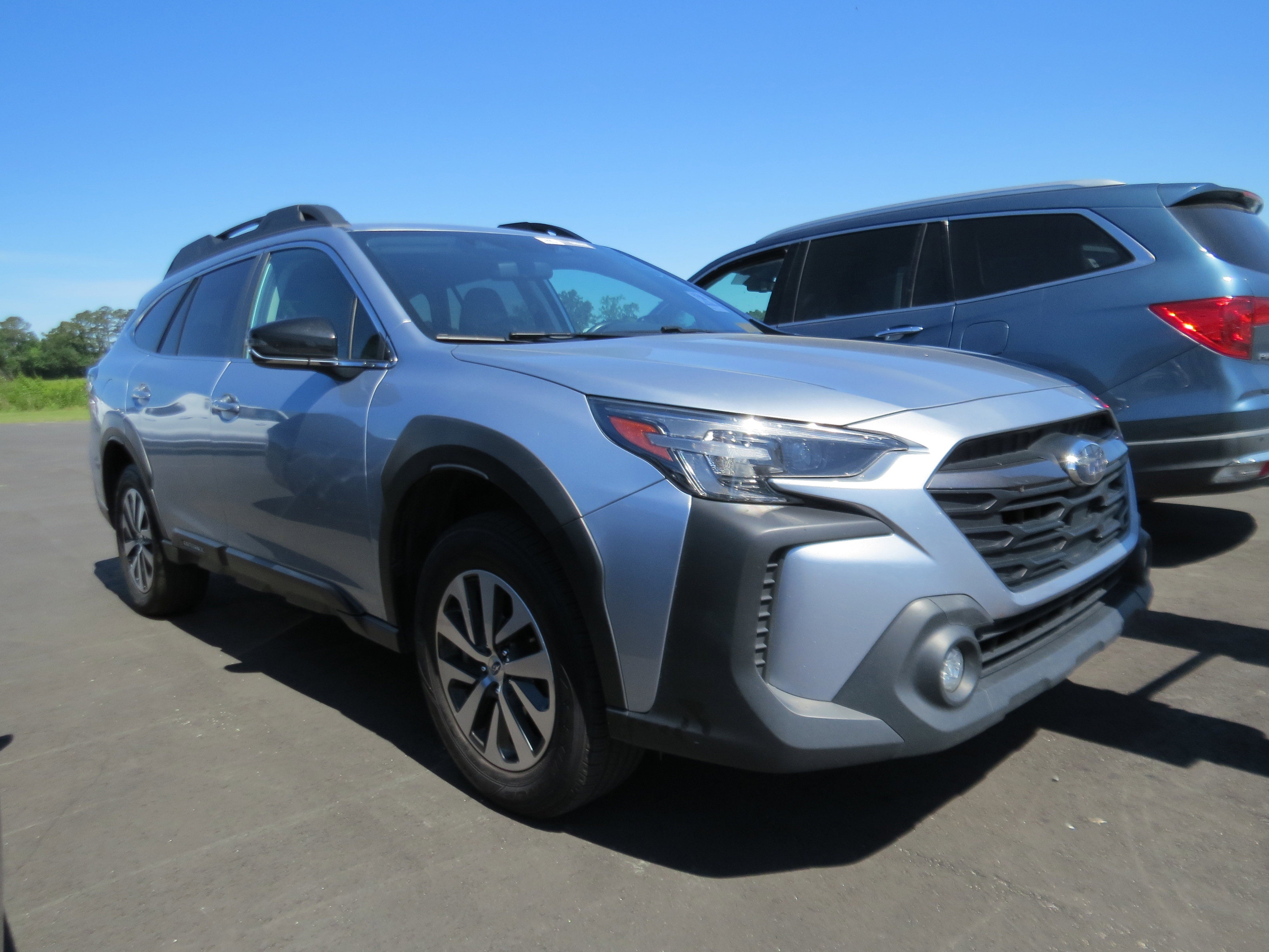 2023 Subaru Outback Premium's photo