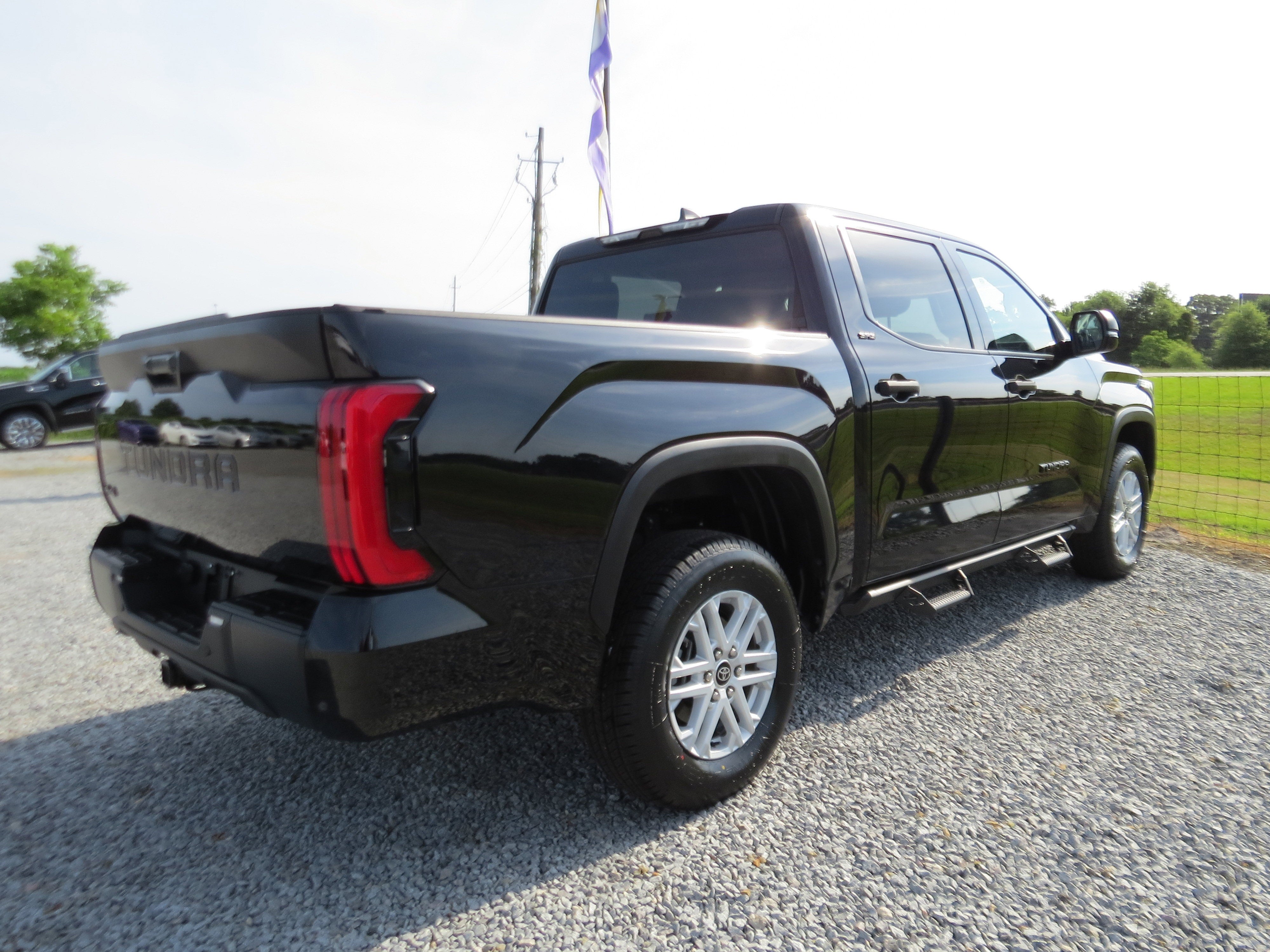 2024 Toyota Tundra 4WD SR5