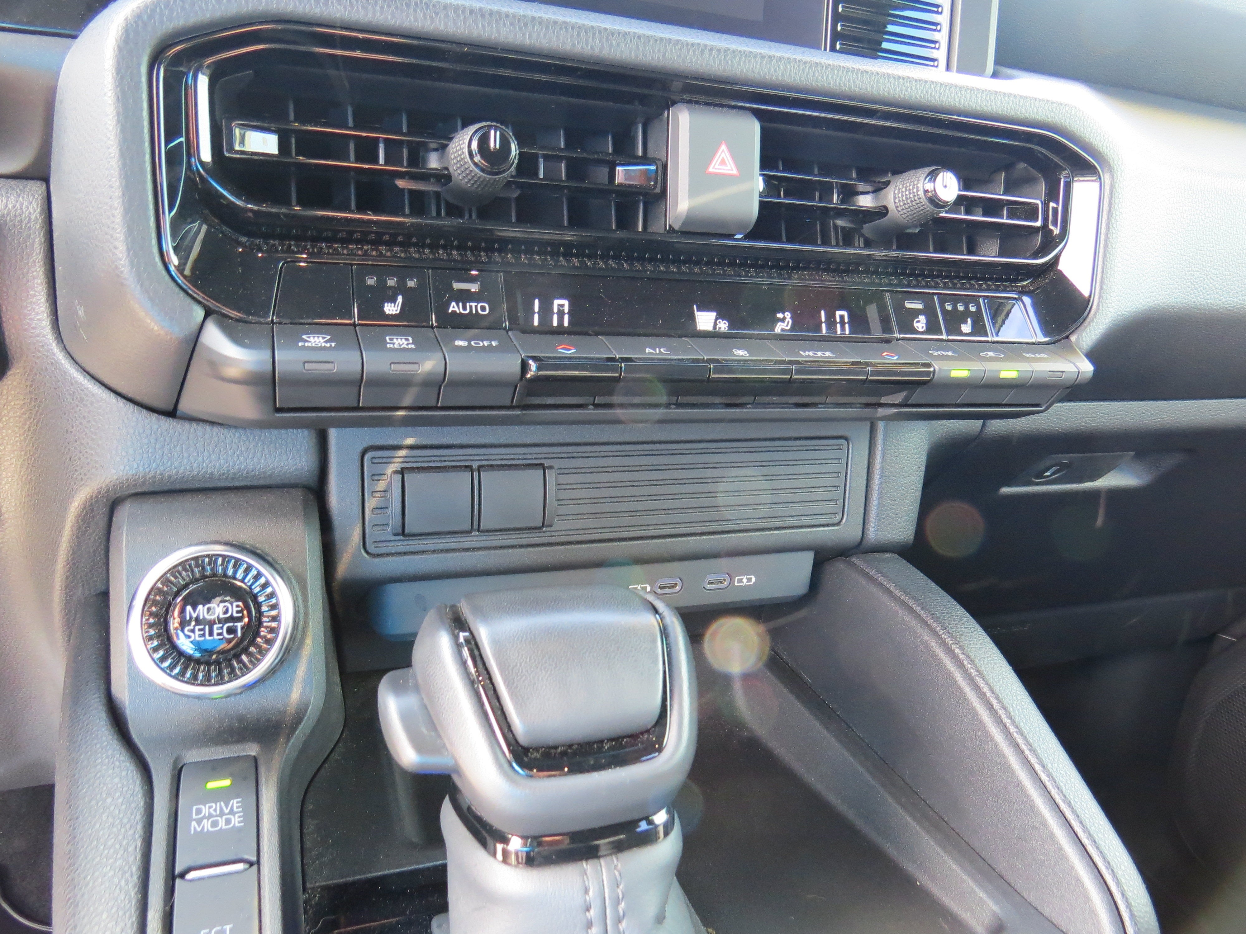 2024 Toyota Land Cruiser 4WD (Natl)