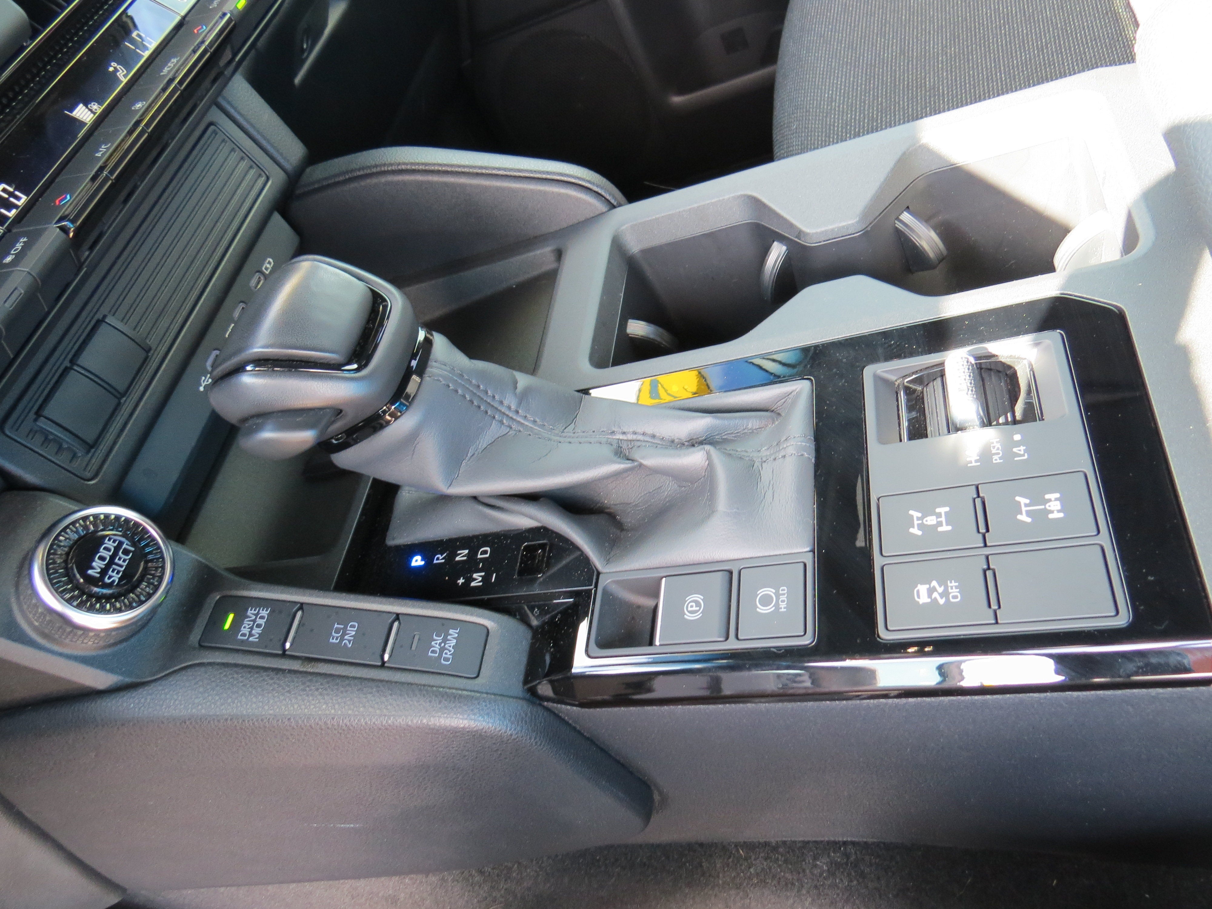 2024 Toyota Land Cruiser 4WD (Natl)