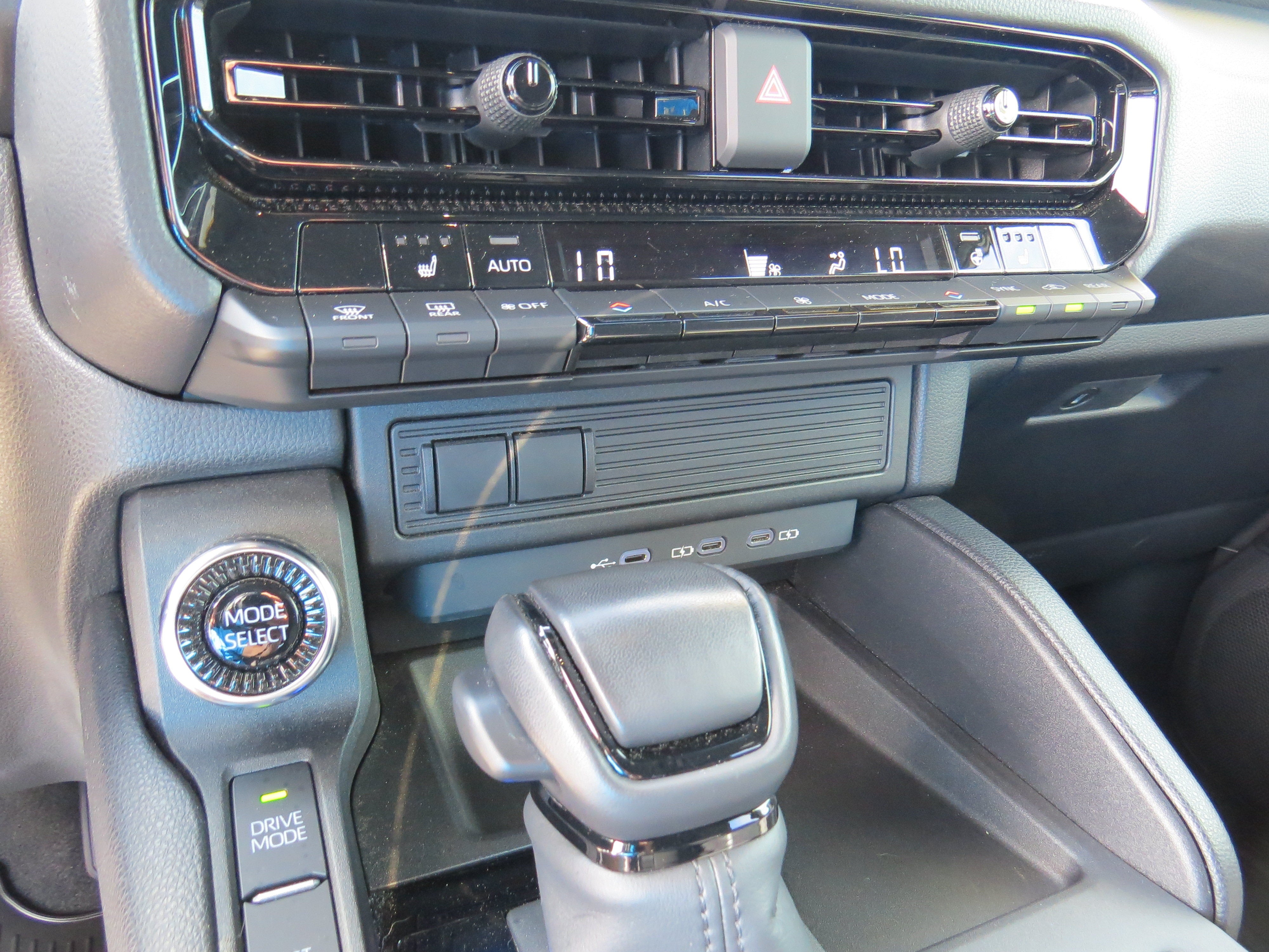 2024 Toyota Land Cruiser 4WD (Natl)