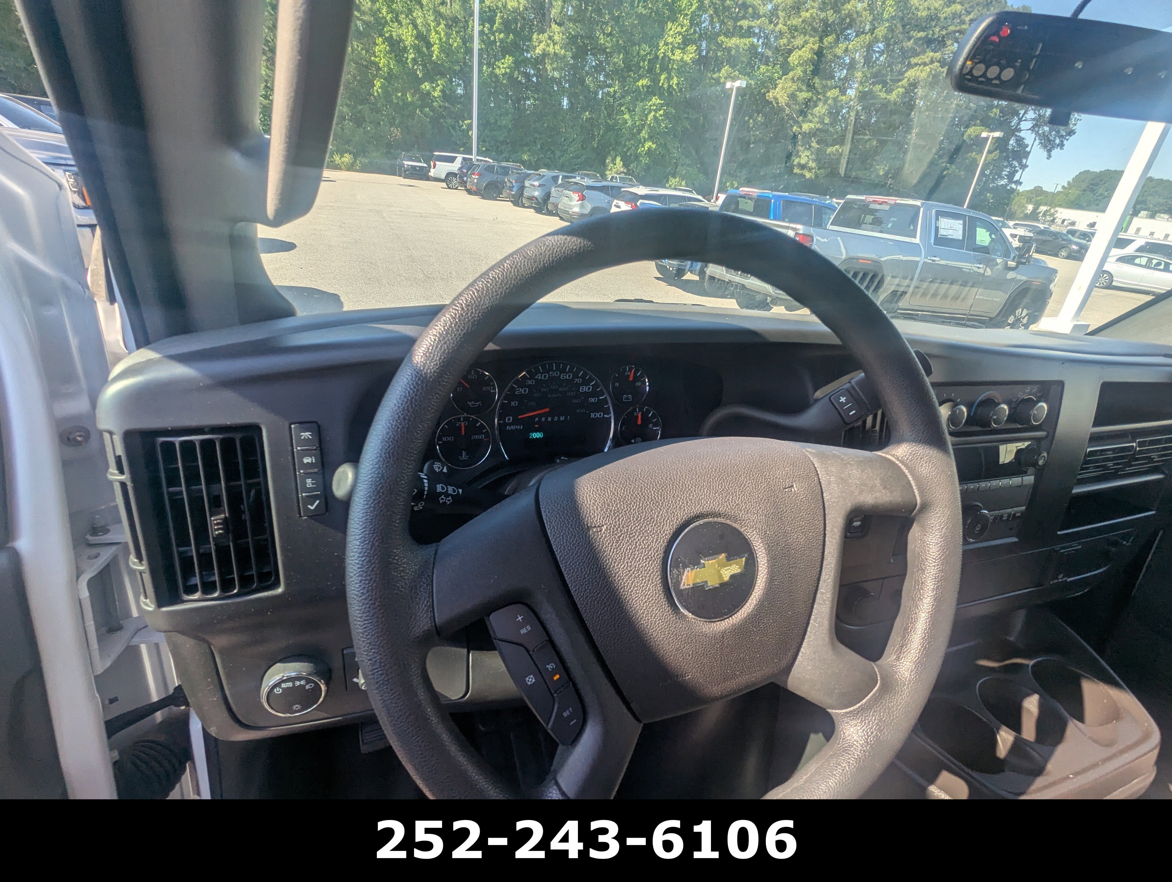 2025 Chevrolet Express Cargo WT