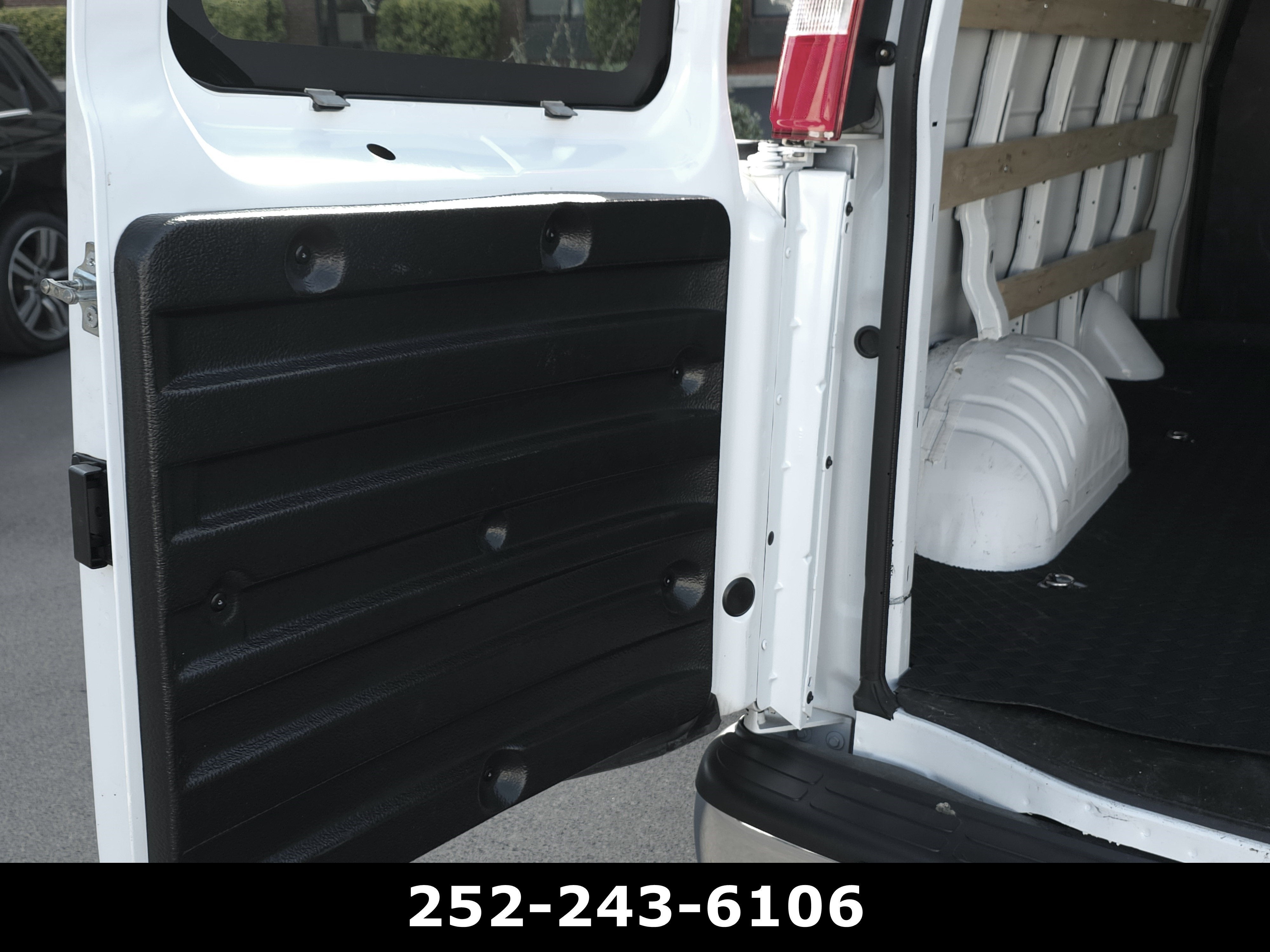 2025 Chevrolet Express Cargo WT