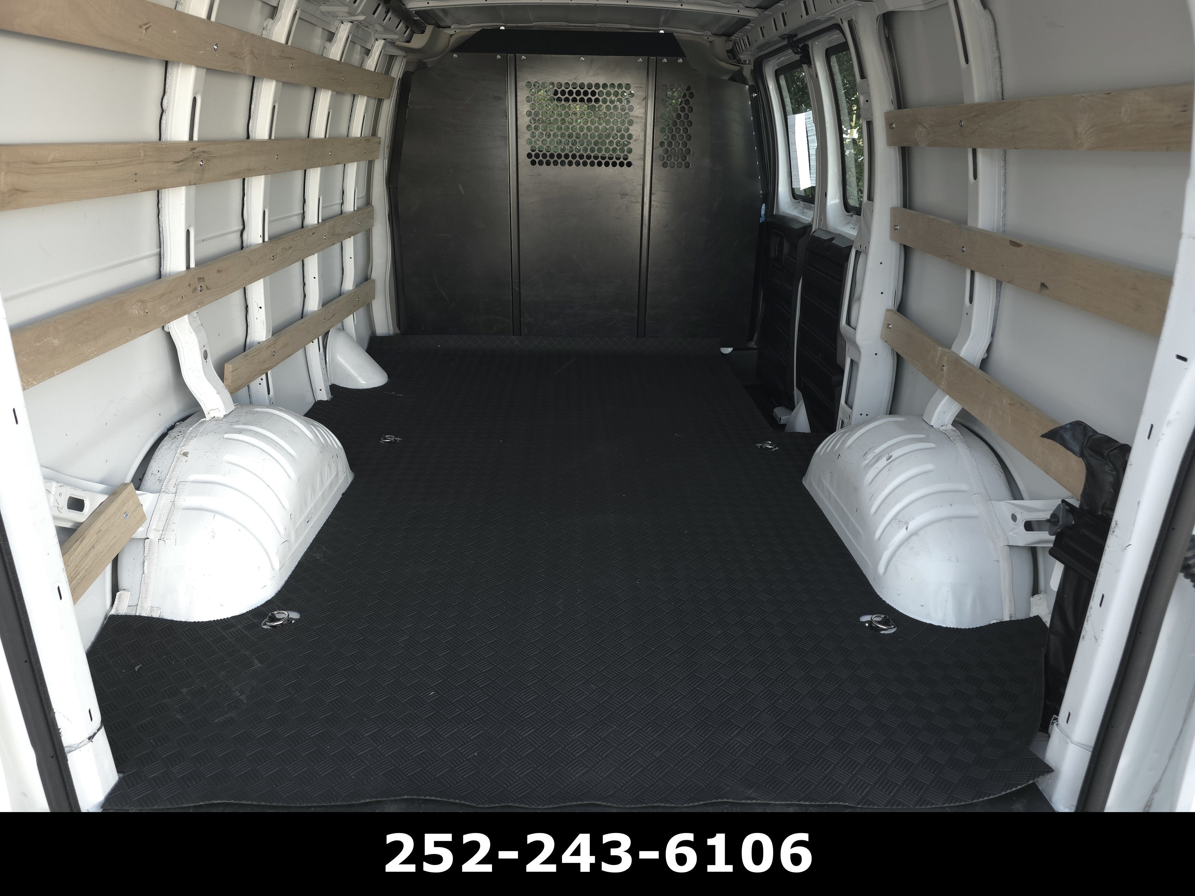 2025 Chevrolet Express Cargo WT