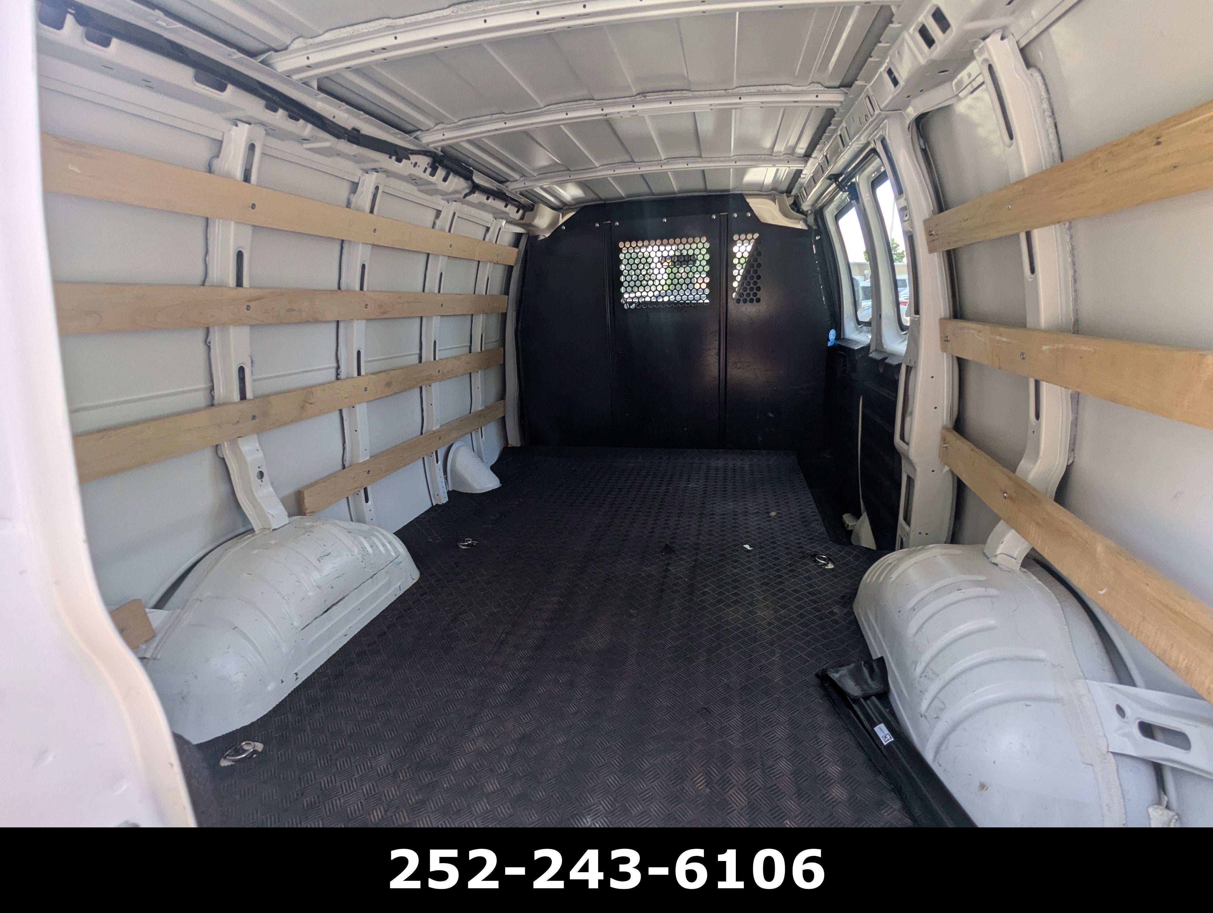 2025 Chevrolet Express Cargo WT