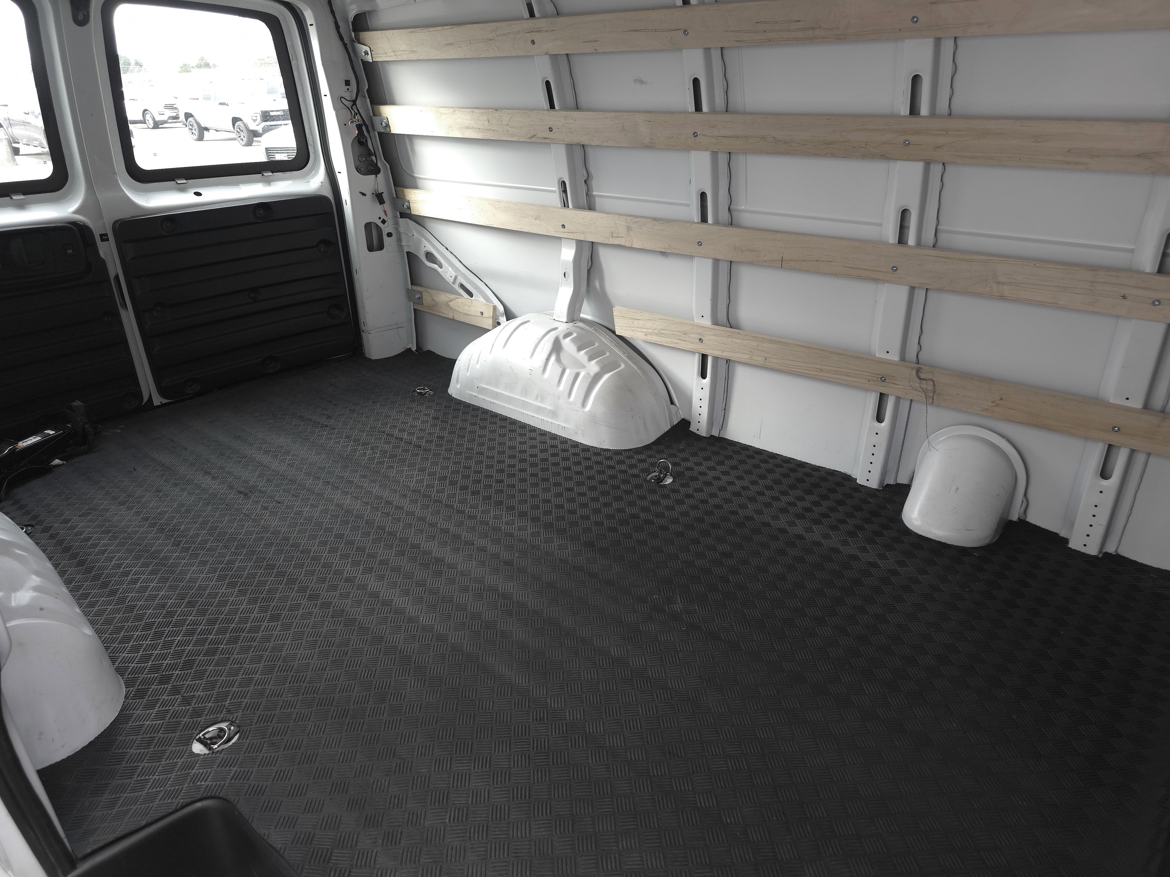 2024 Chevrolet Express 2500 Work Van Cargo