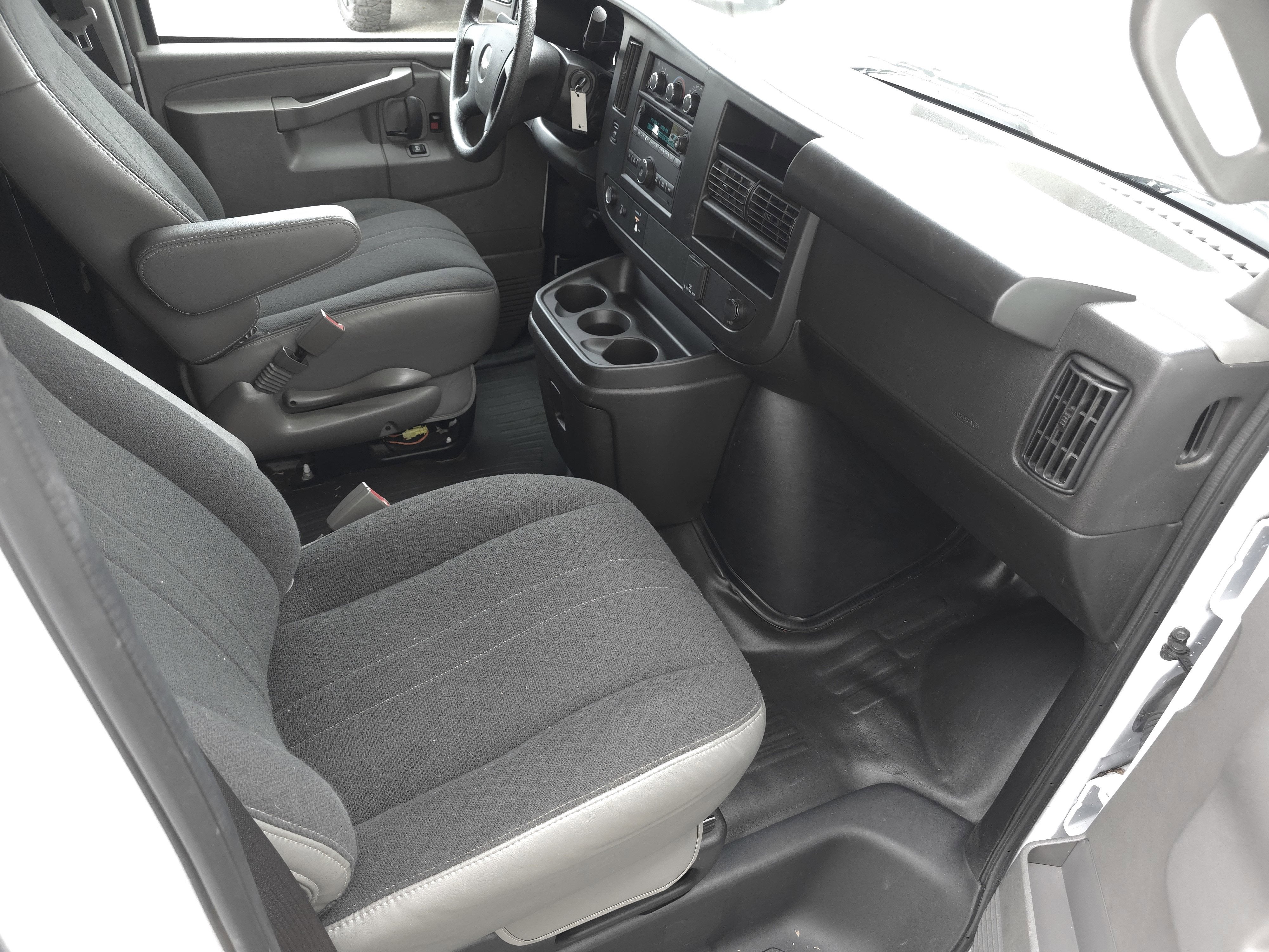 2024 Chevrolet Express 2500 Work Van Cargo