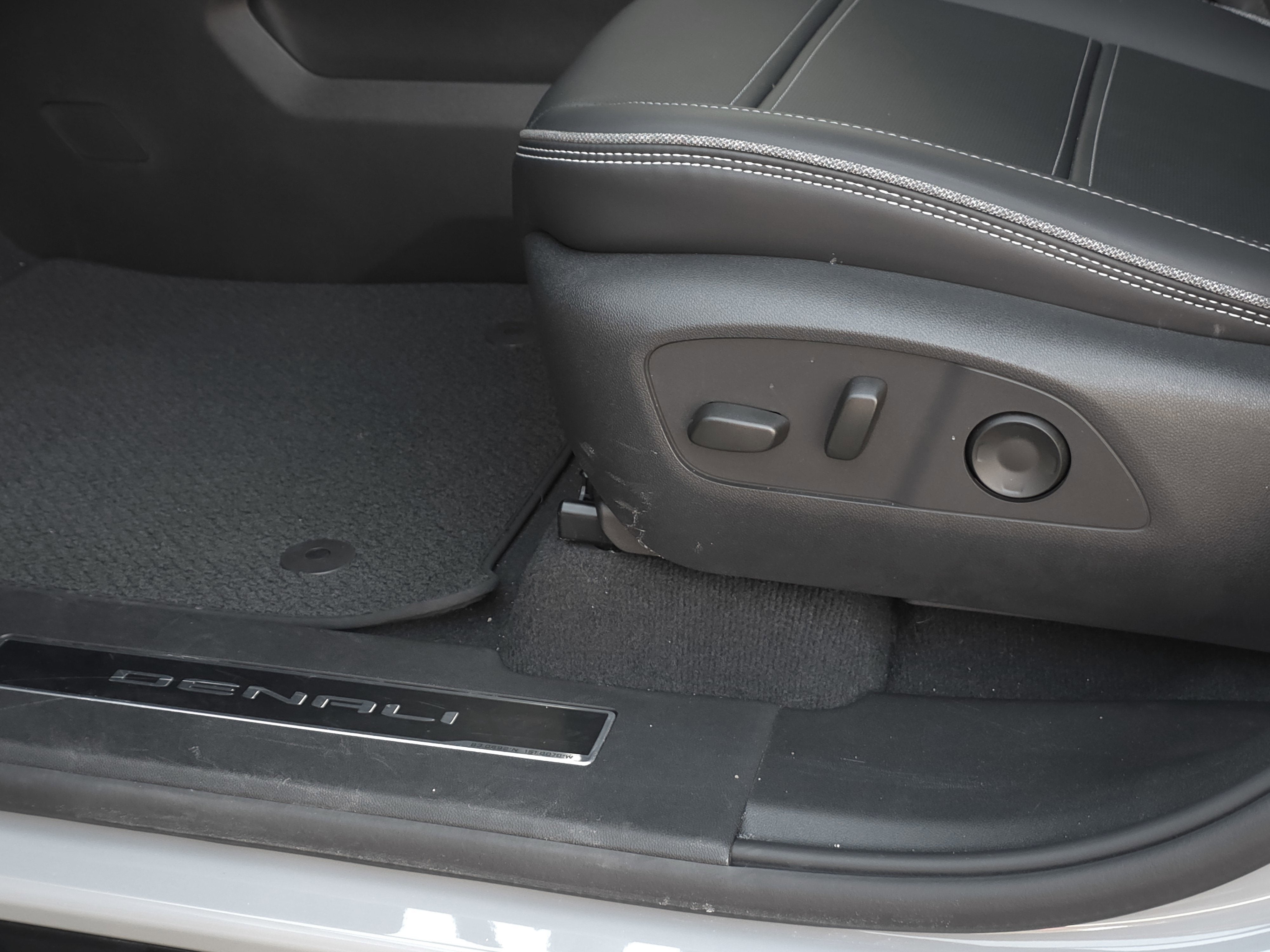 2024 GMC Sierra EV Denali Edition 1