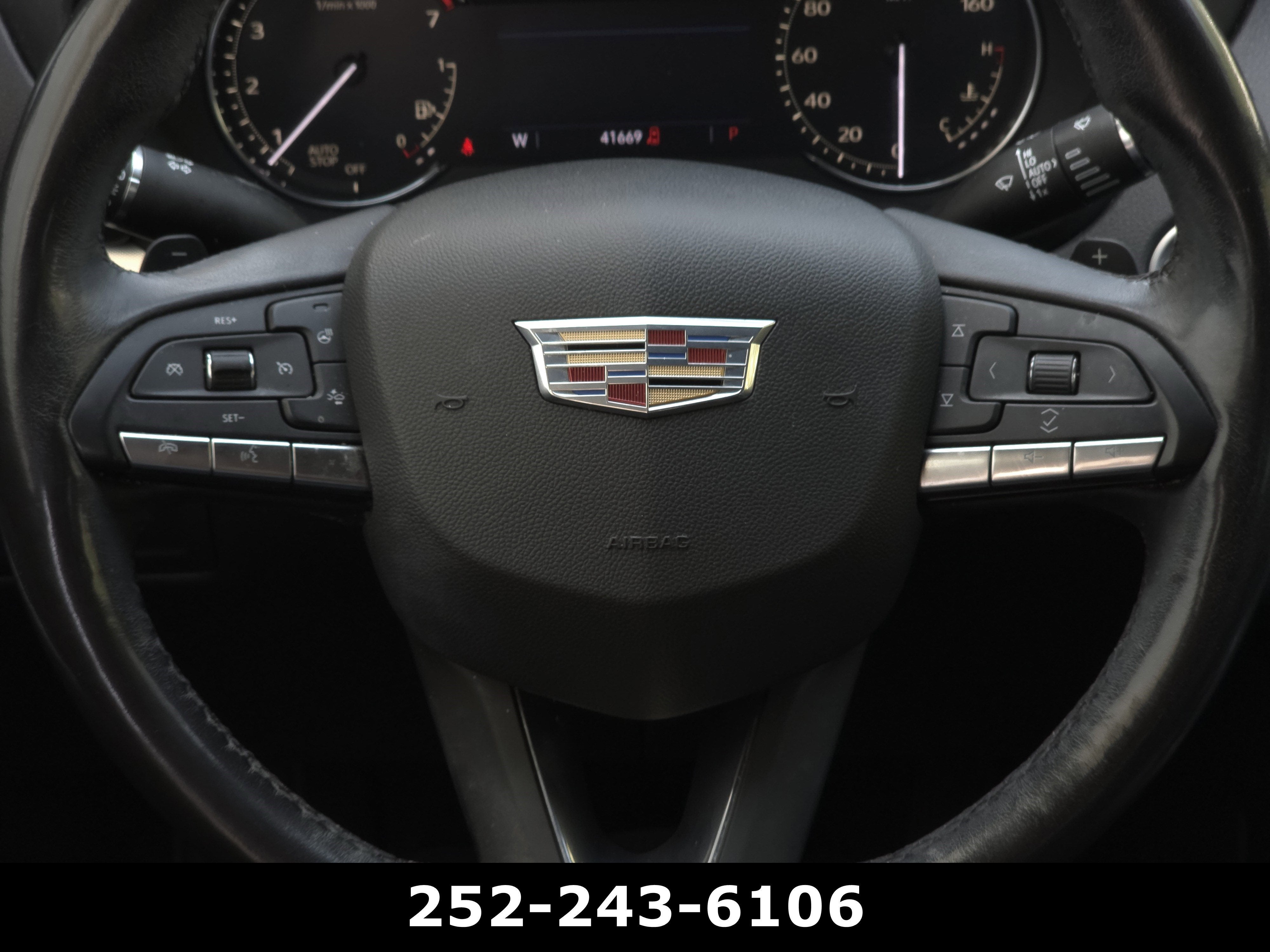 2023 Cadillac XT4 Premium Luxury