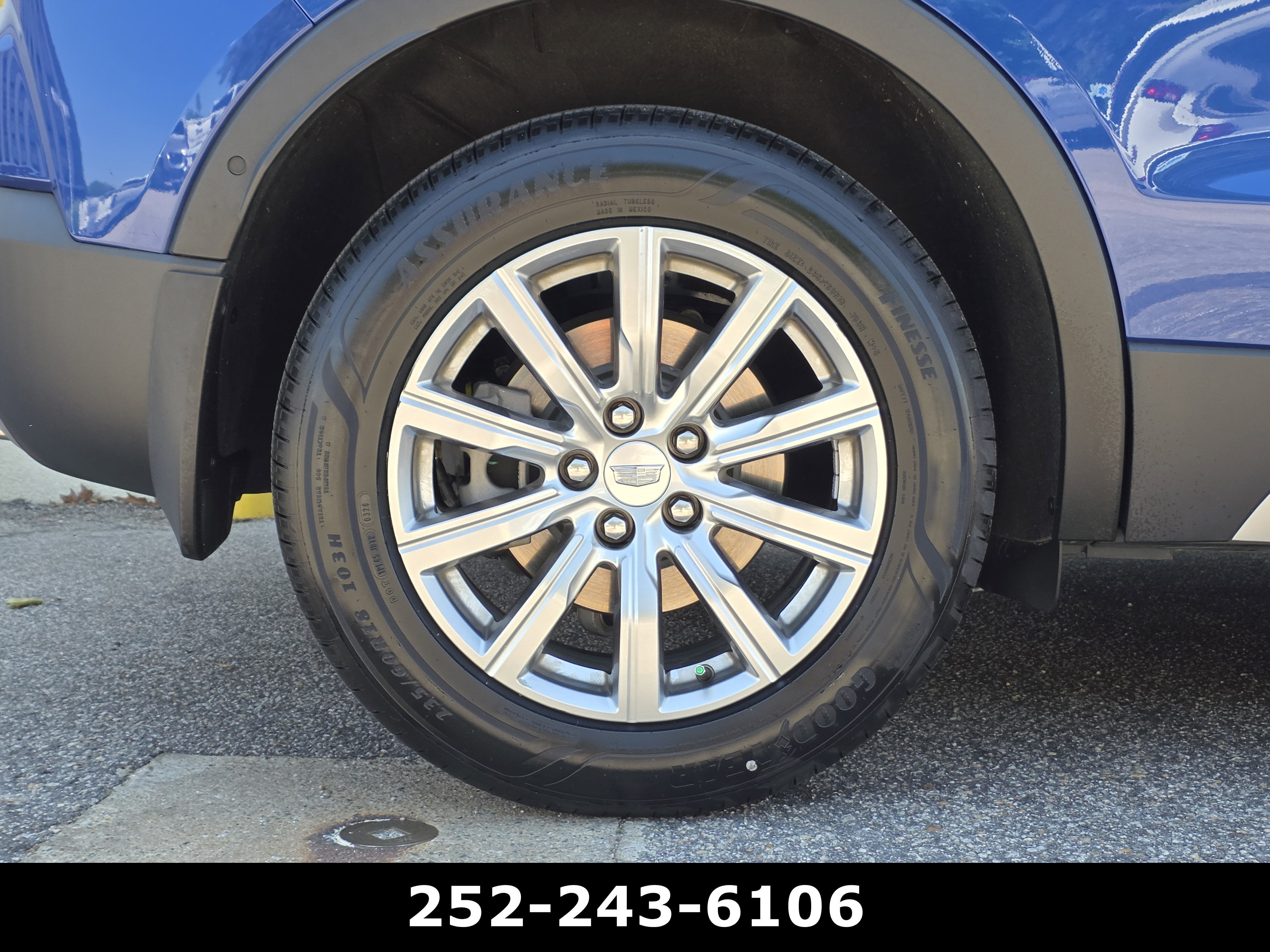 2023 Cadillac XT4 Premium Luxury