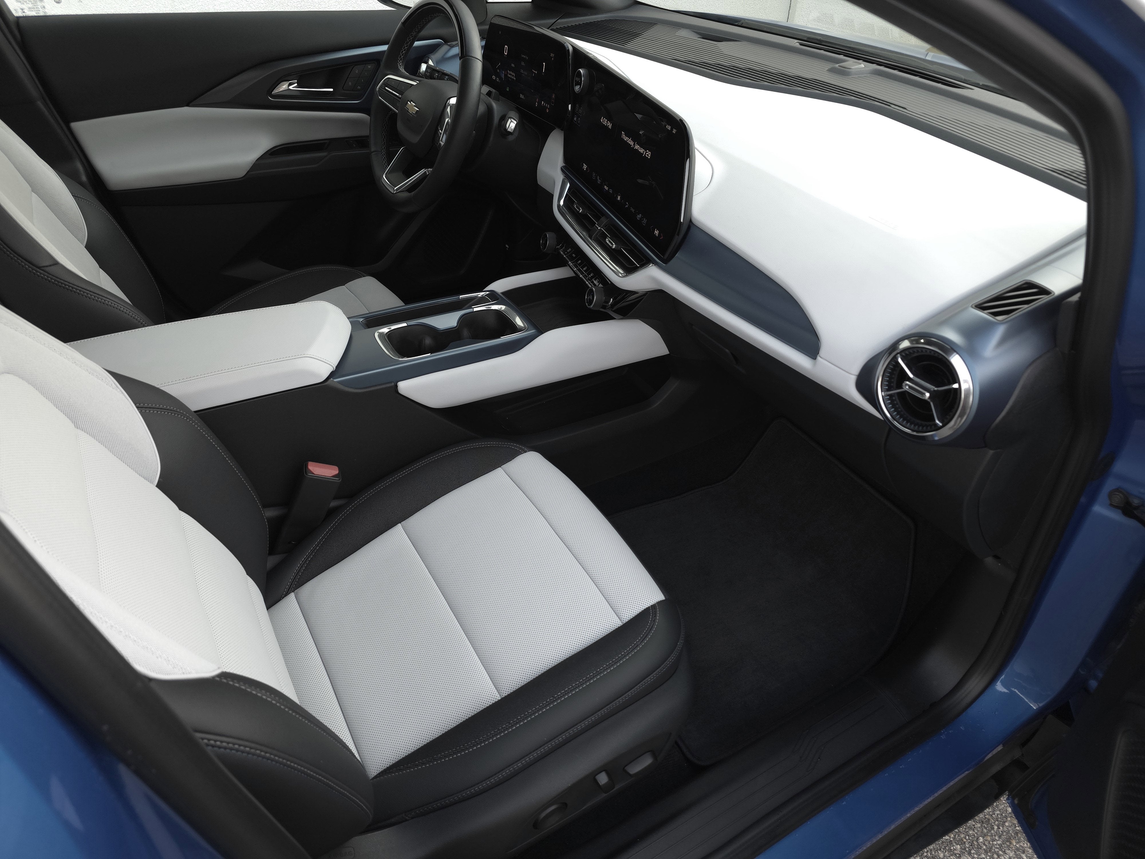 2024 Chevrolet Equinox EV LT