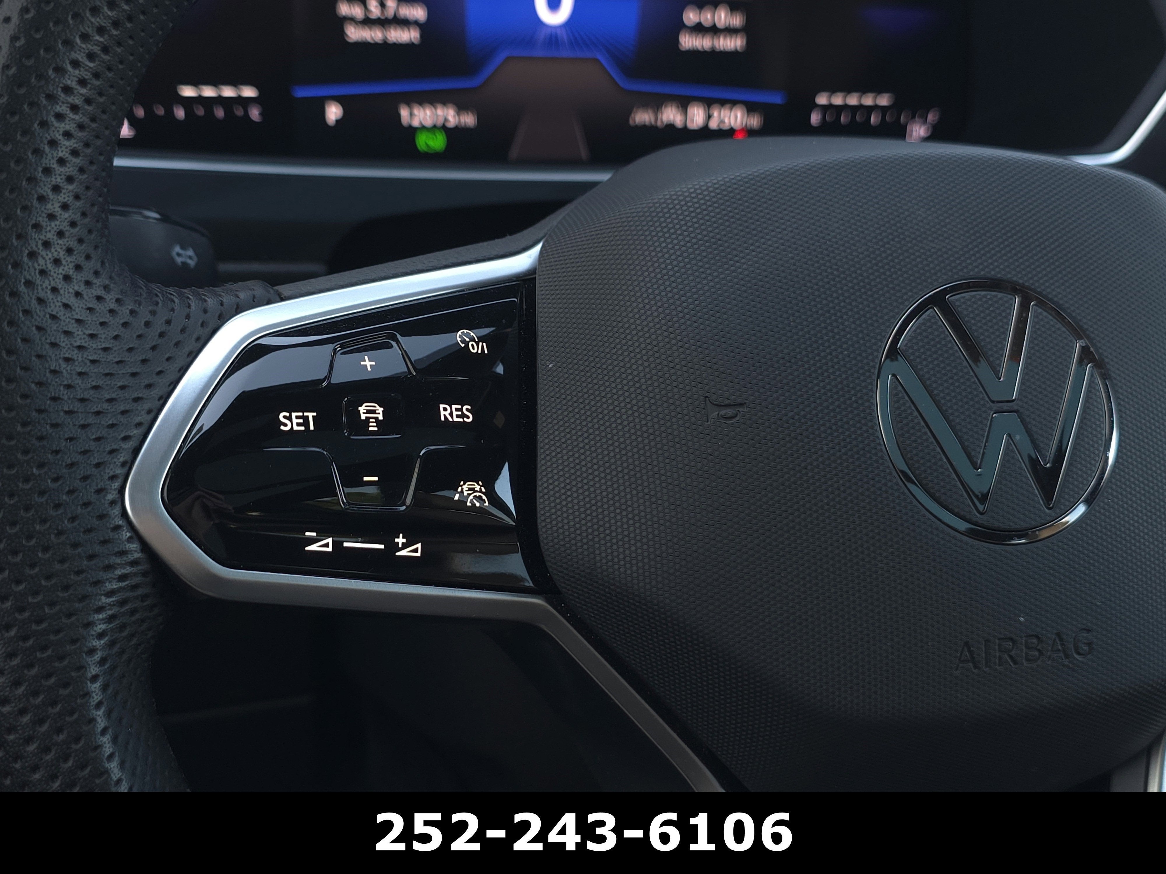 2024 Volkswagen Tiguan SE R-Line Black