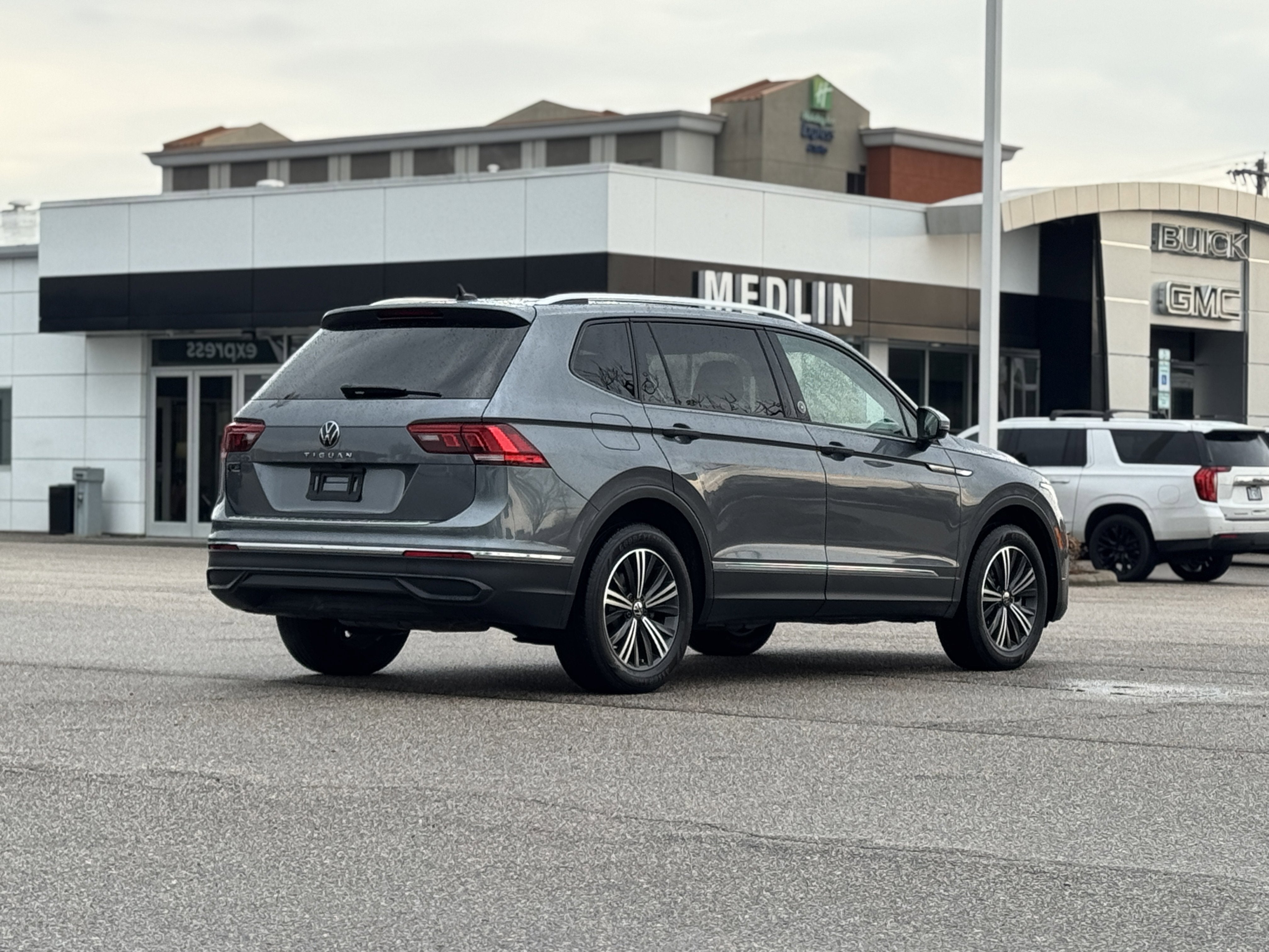 2024 Volkswagen Tiguan 2.0T Wolfsburg Edition