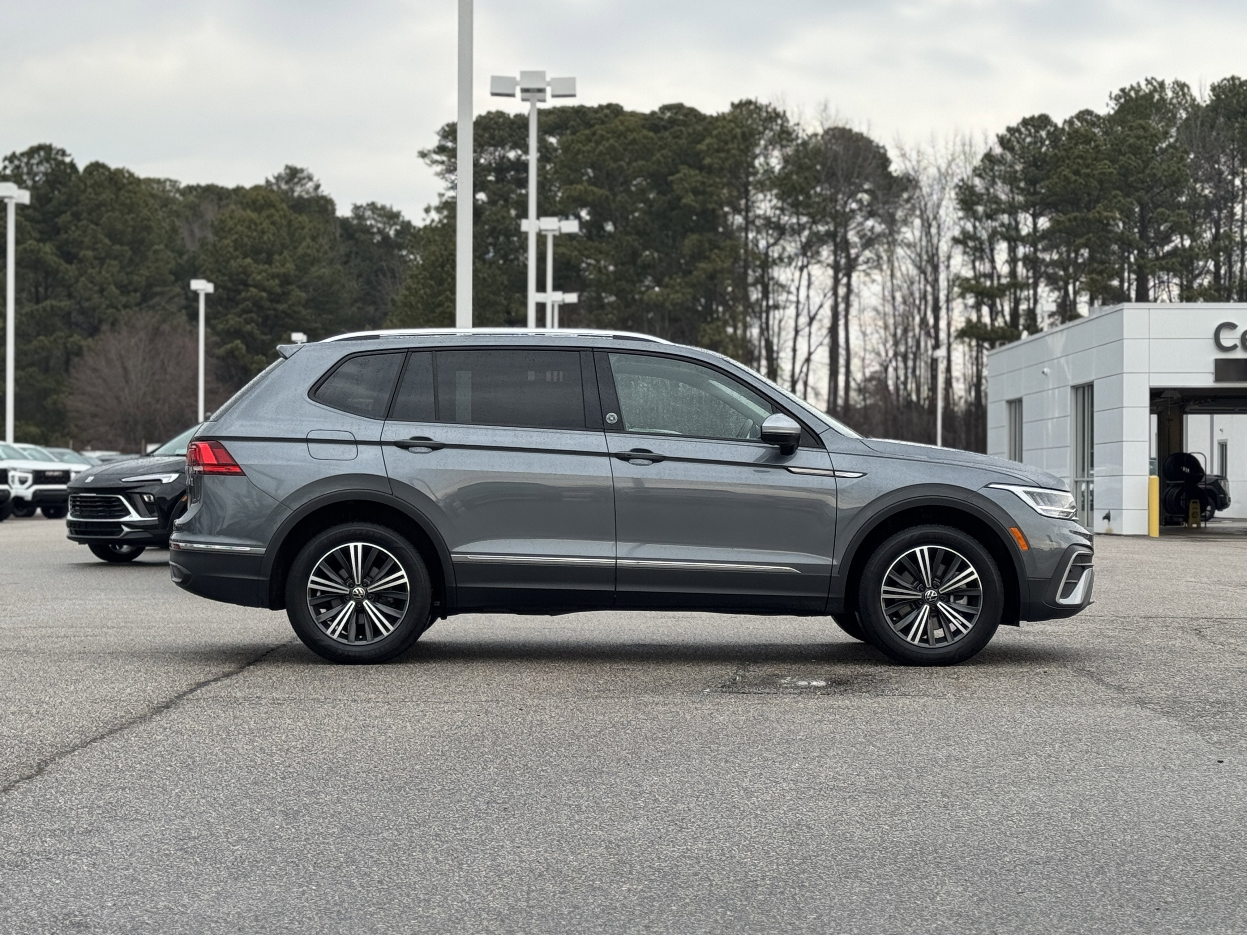 2024 Volkswagen Tiguan 2.0T Wolfsburg Edition