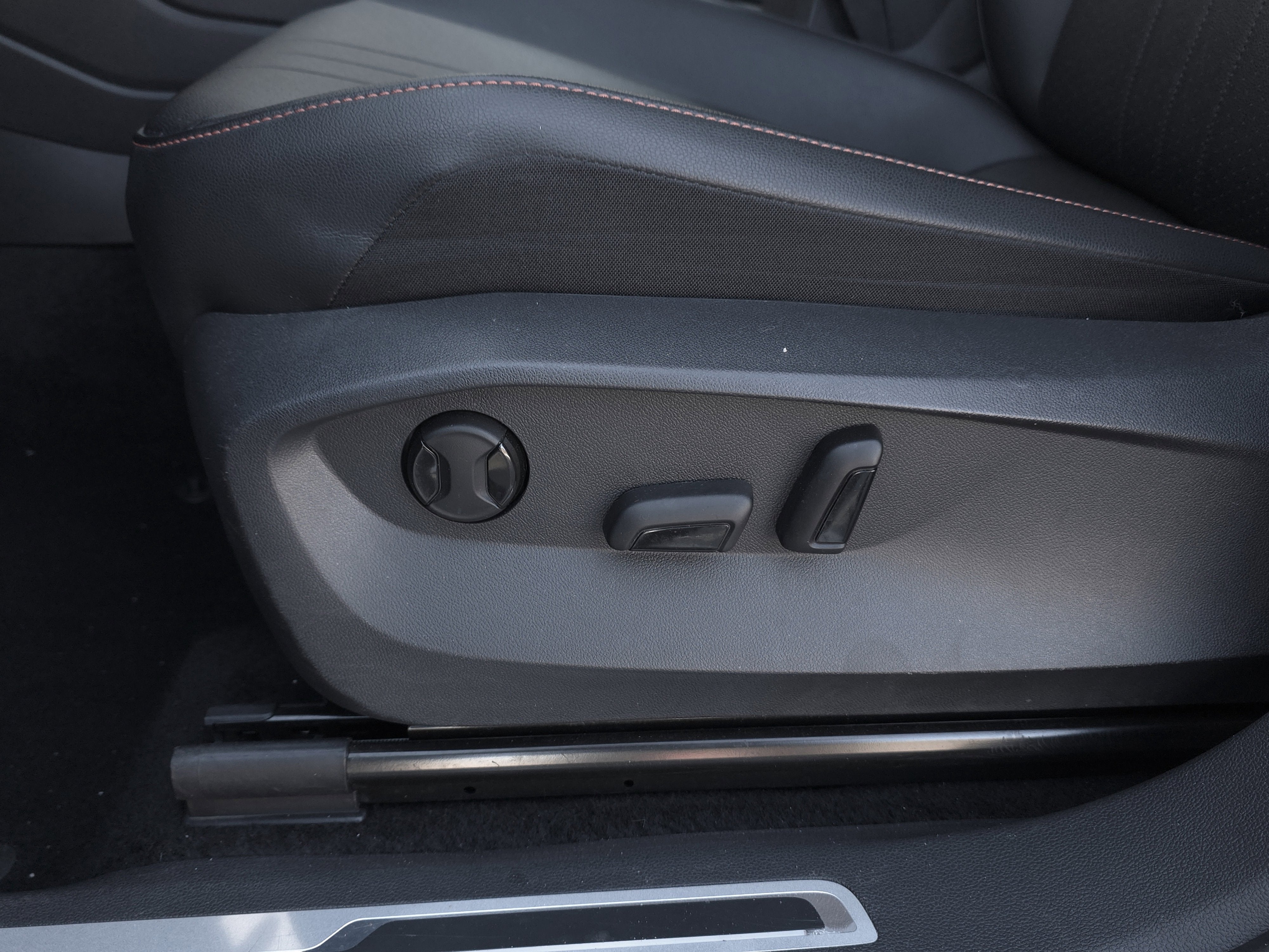 2024 Volkswagen Tiguan 2.0T Wolfsburg Edition