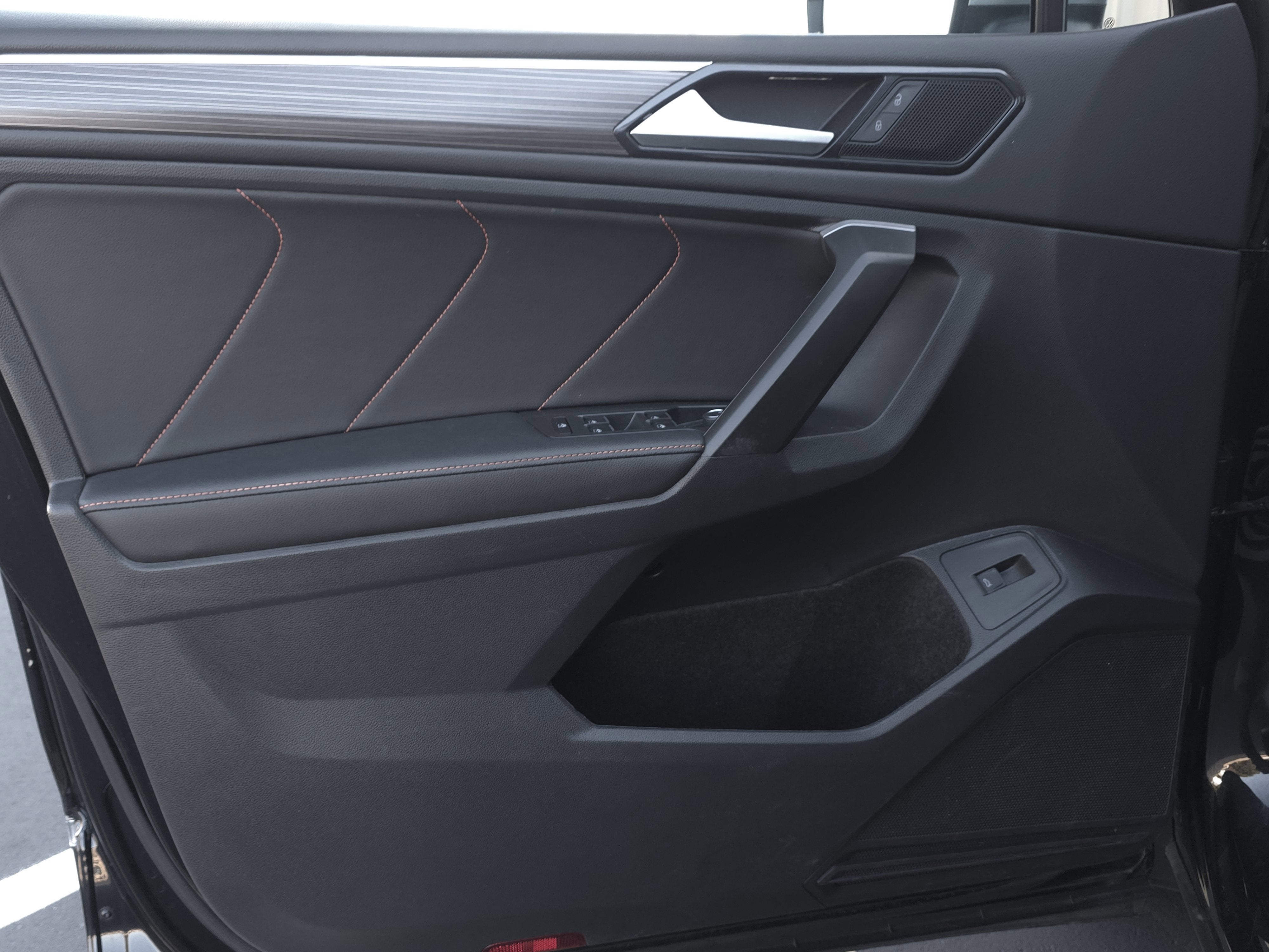 2024 Volkswagen Tiguan 2.0T Wolfsburg Edition