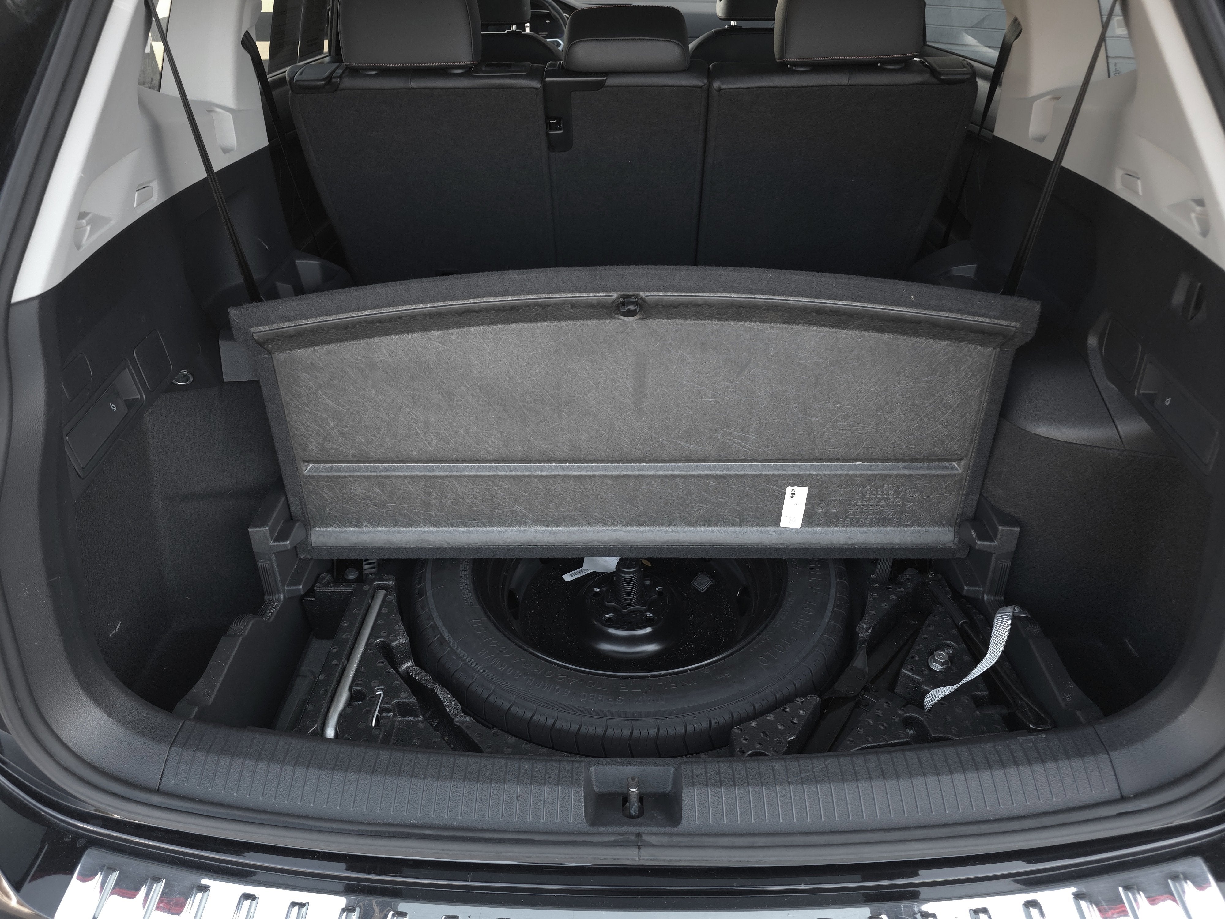 2024 Volkswagen Tiguan 2.0T Wolfsburg Edition