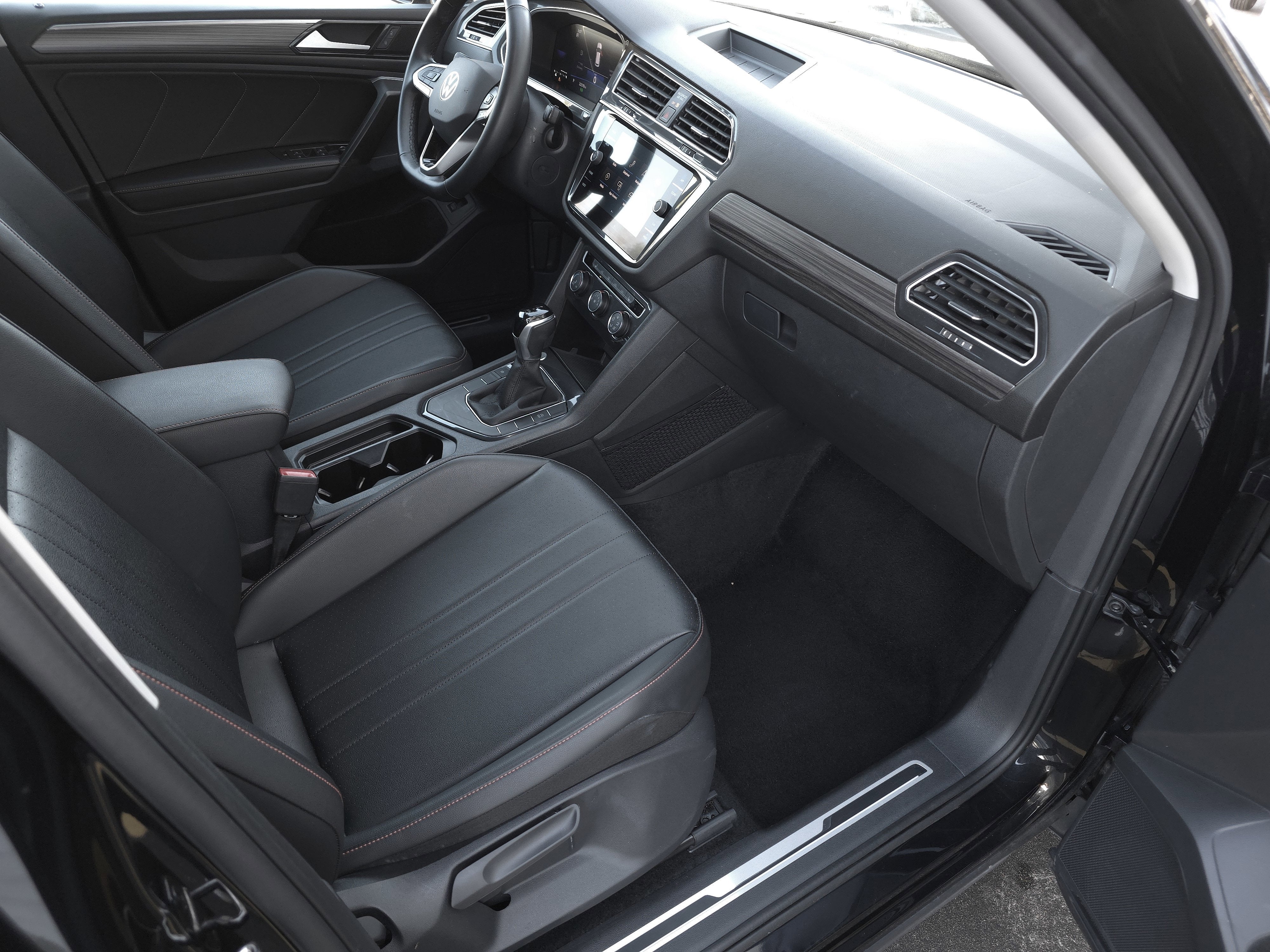 2024 Volkswagen Tiguan 2.0T Wolfsburg Edition