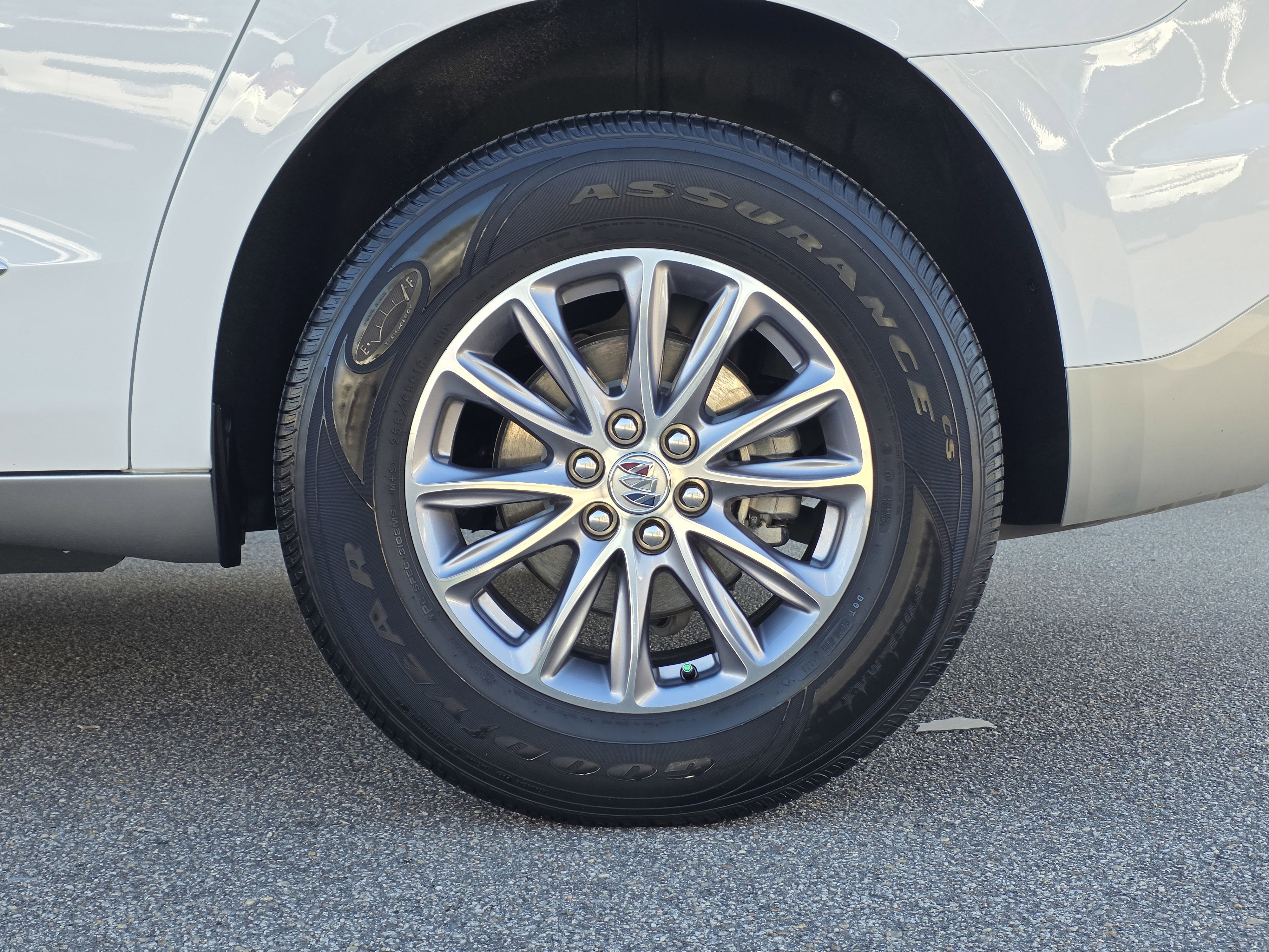 2023 Buick Enclave Essence