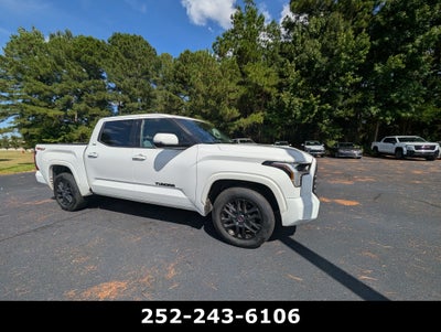 2022 Toyota Tundra 4WD SR5