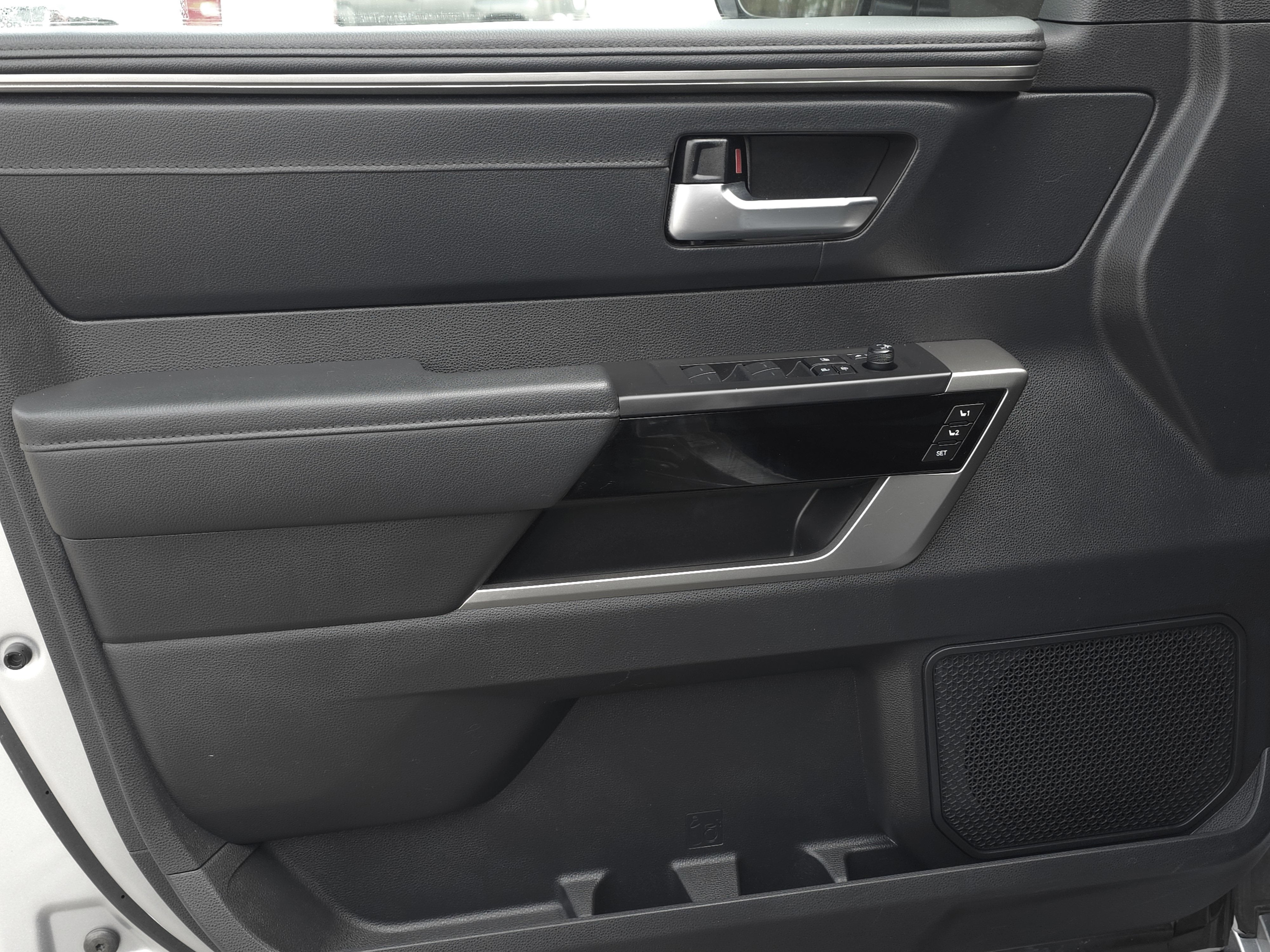 2024 Toyota Sequoia SR5